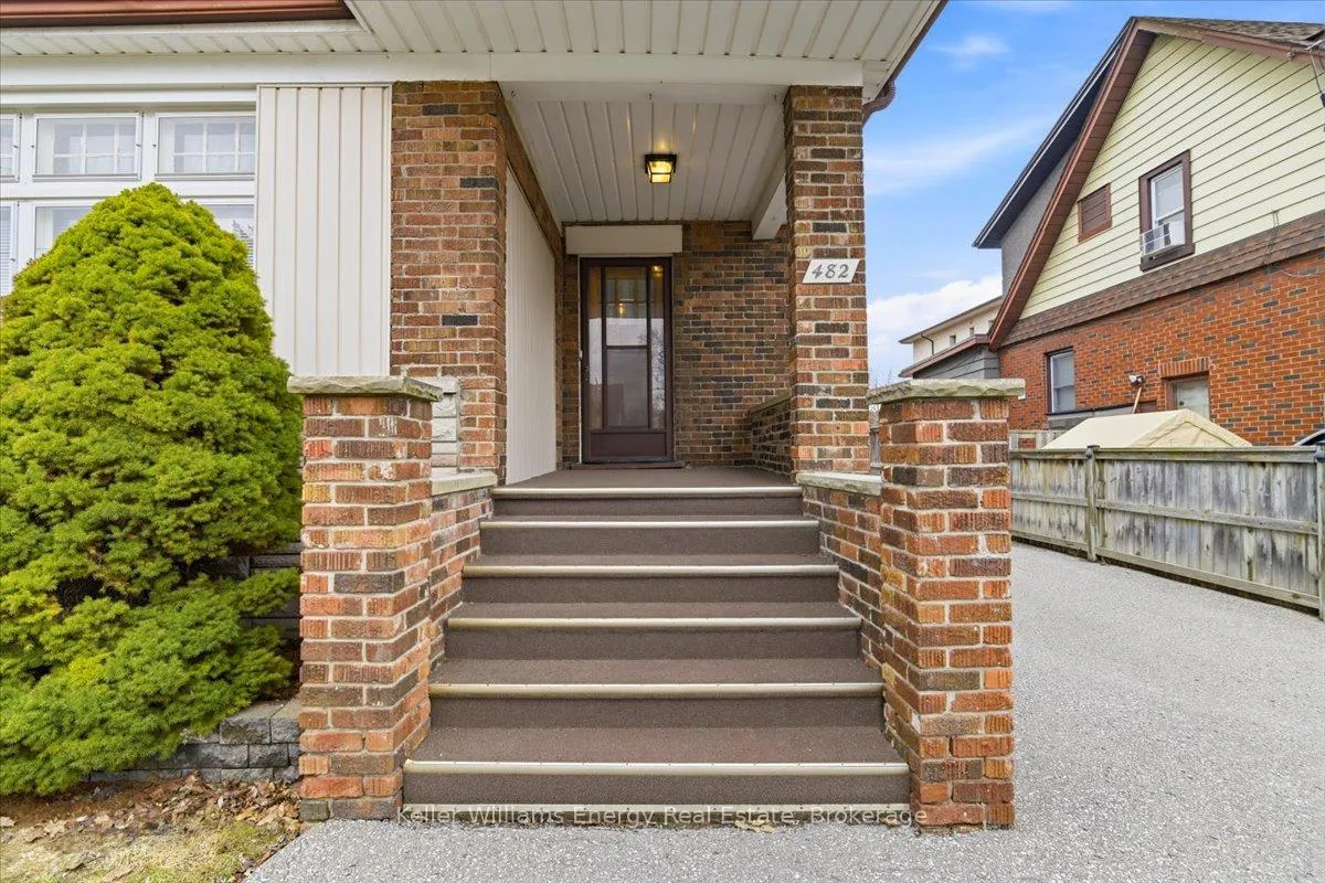 Photo 3 of 482 Simcoe Street N, Oshawa, O'Neill — HOMEH