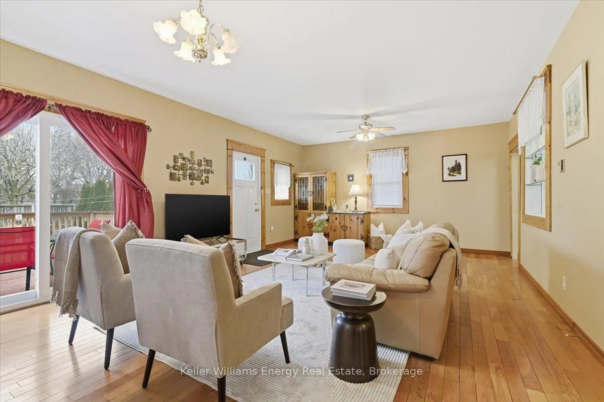 Photo 8 of 482 Simcoe Street N, Oshawa, O'Neill — HOMEH