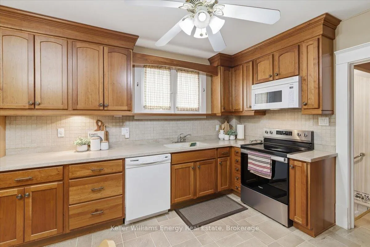 Photo 11 of 482 Simcoe Street N, Oshawa, O'Neill — HOMEH