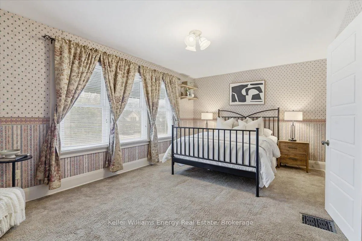 Photo 14 of 482 Simcoe Street N, Oshawa, O'Neill — HOMEH
