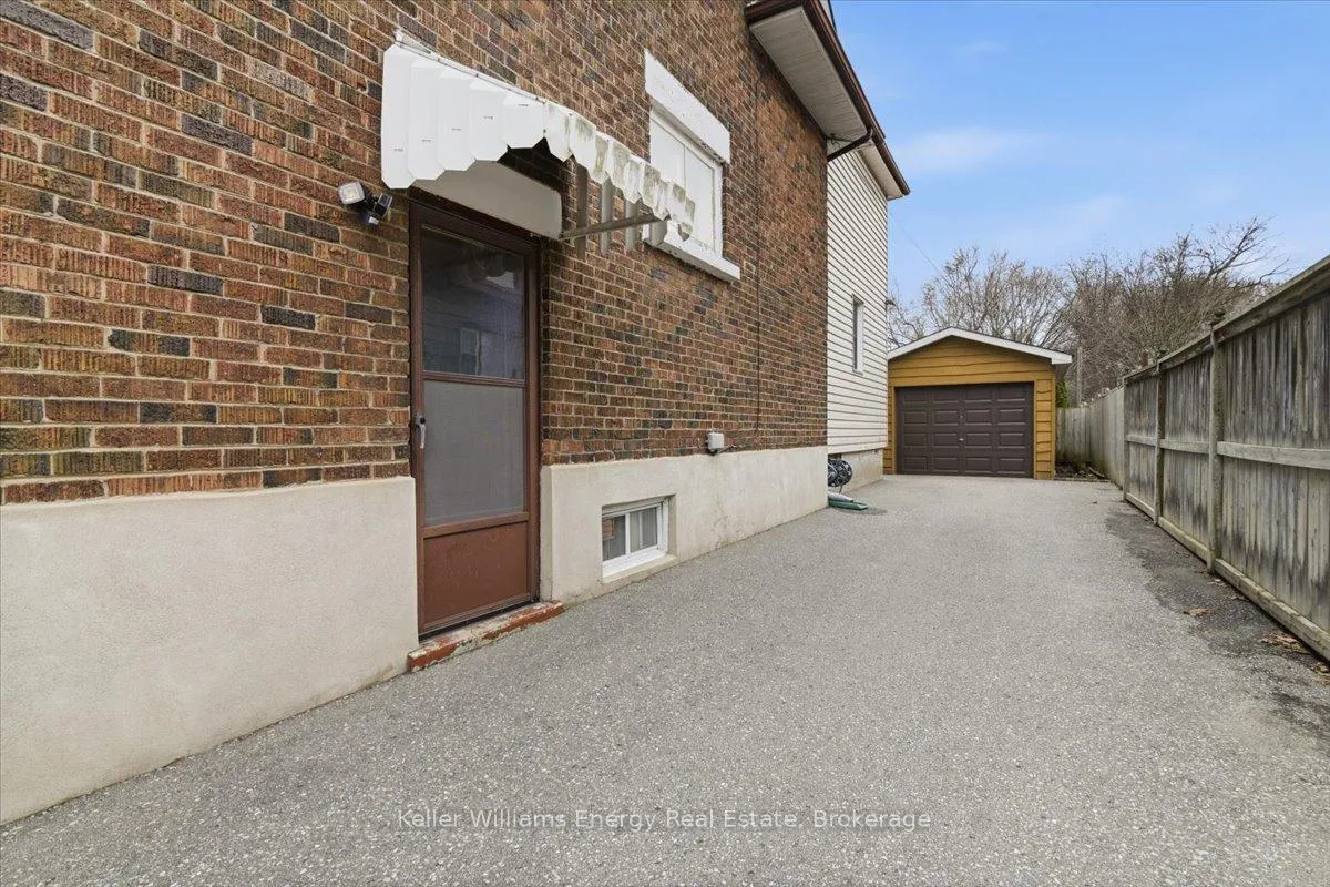 Photo 22 of 482 Simcoe Street N, Oshawa, O'Neill — HOMEH