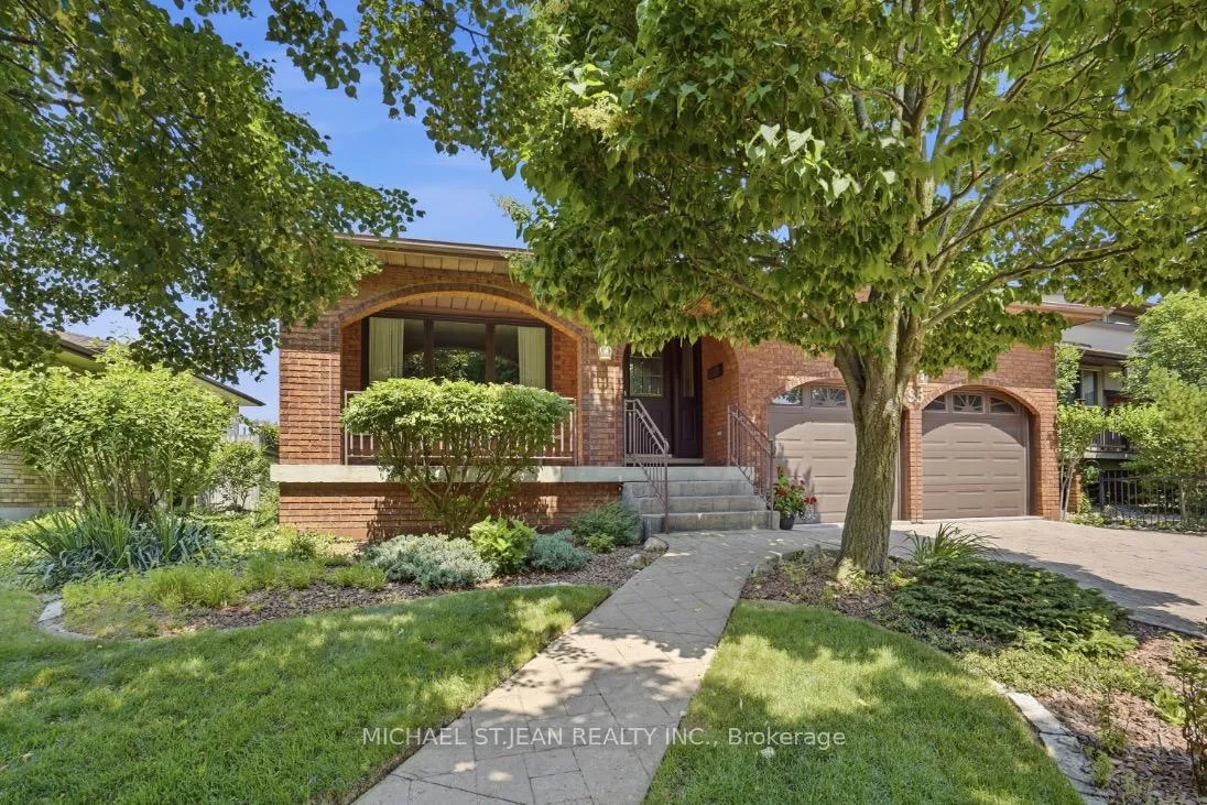 Photo 4 of 35 Audubon Street S, Hamilton, Stoney Creek Mountain — HOMEH