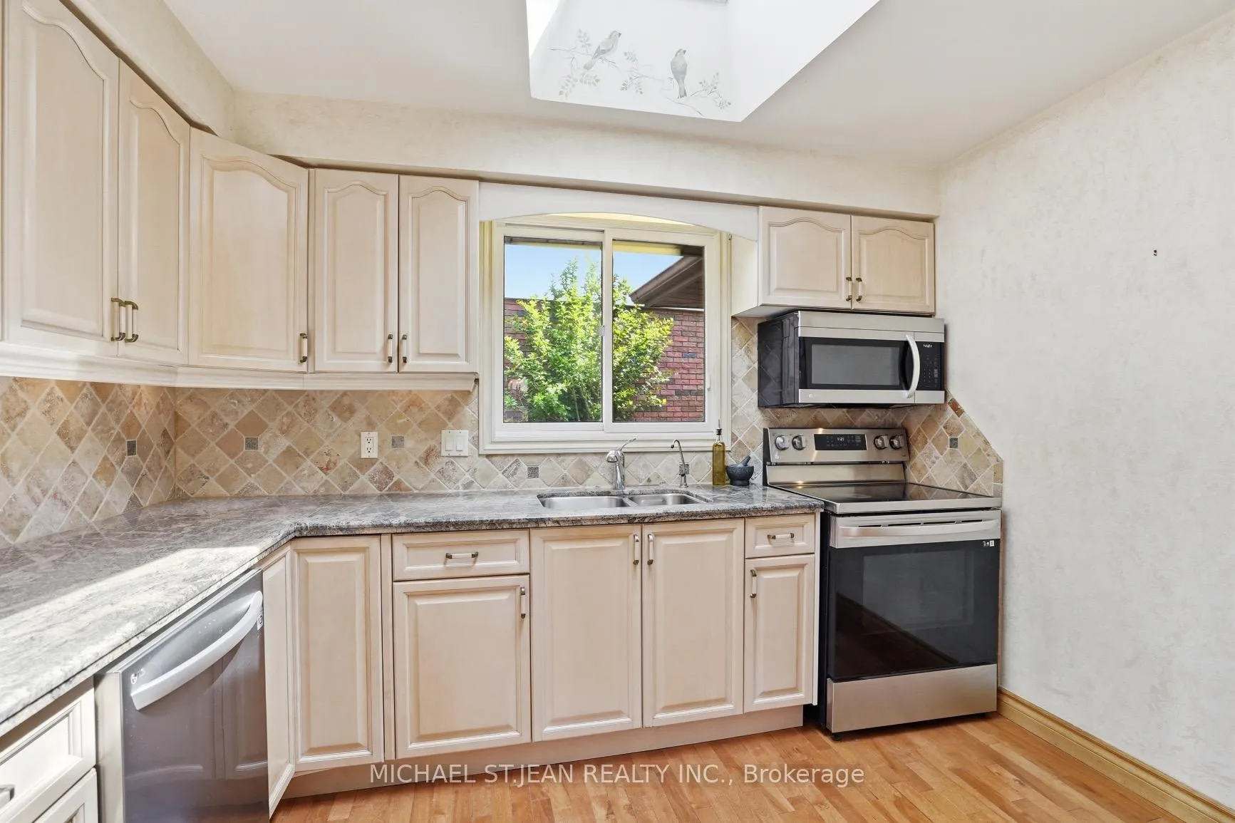 Photo 16 of 35 Audubon Street S, Hamilton, Stoney Creek Mountain — HOMEH