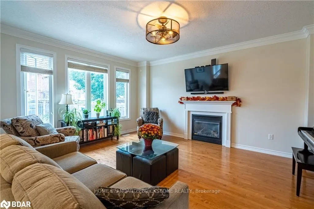 Photo 9 of 53 Graihawk Drive, Barrie, Ardagh — HOMEH