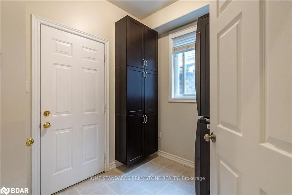 Photo 12 of 53 Graihawk Drive, Barrie, Ardagh — HOMEH