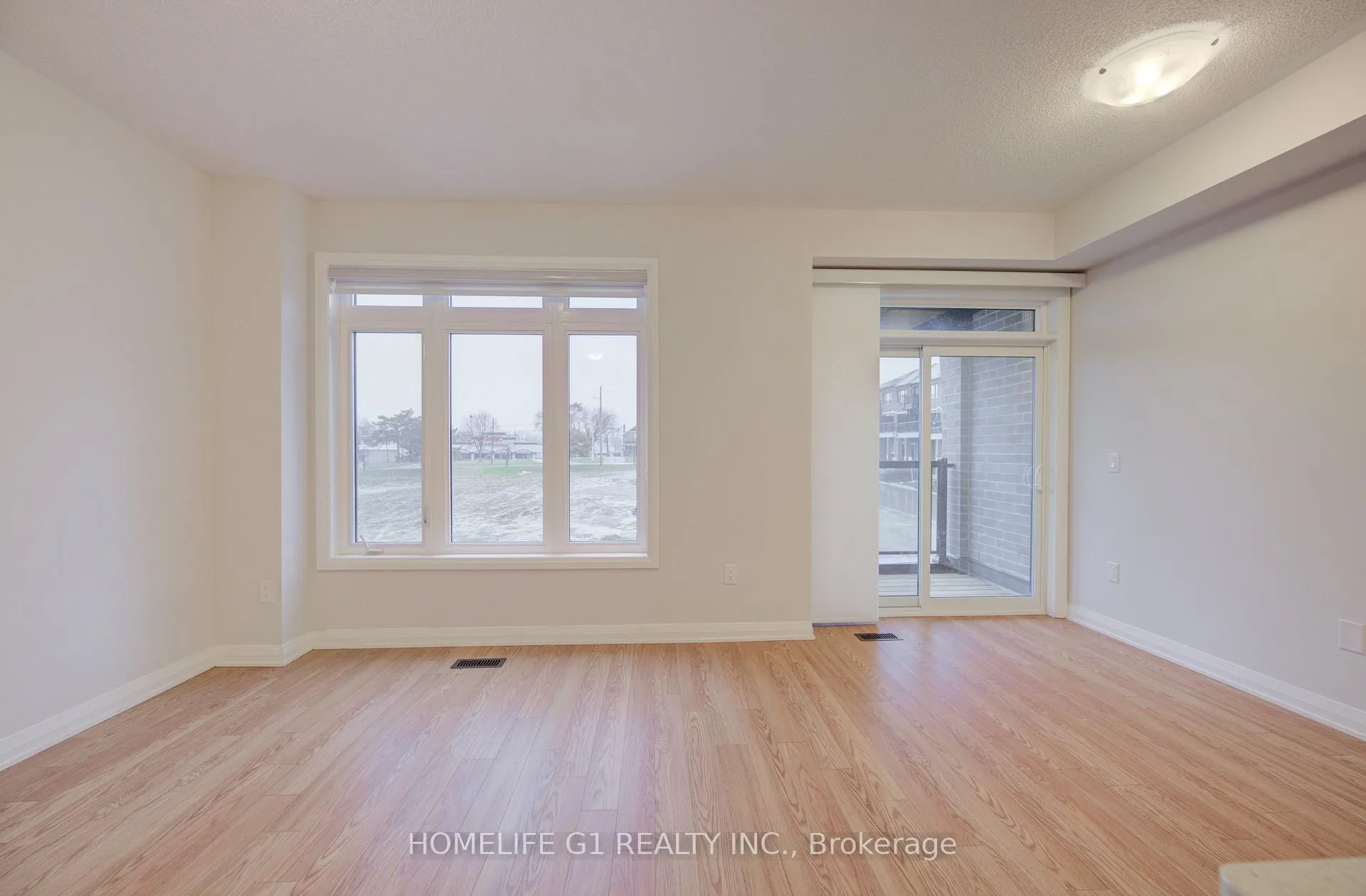 Photo 11 of Unit 611, 585 Colborne Street E, Brantford, East Ward — HOMEH