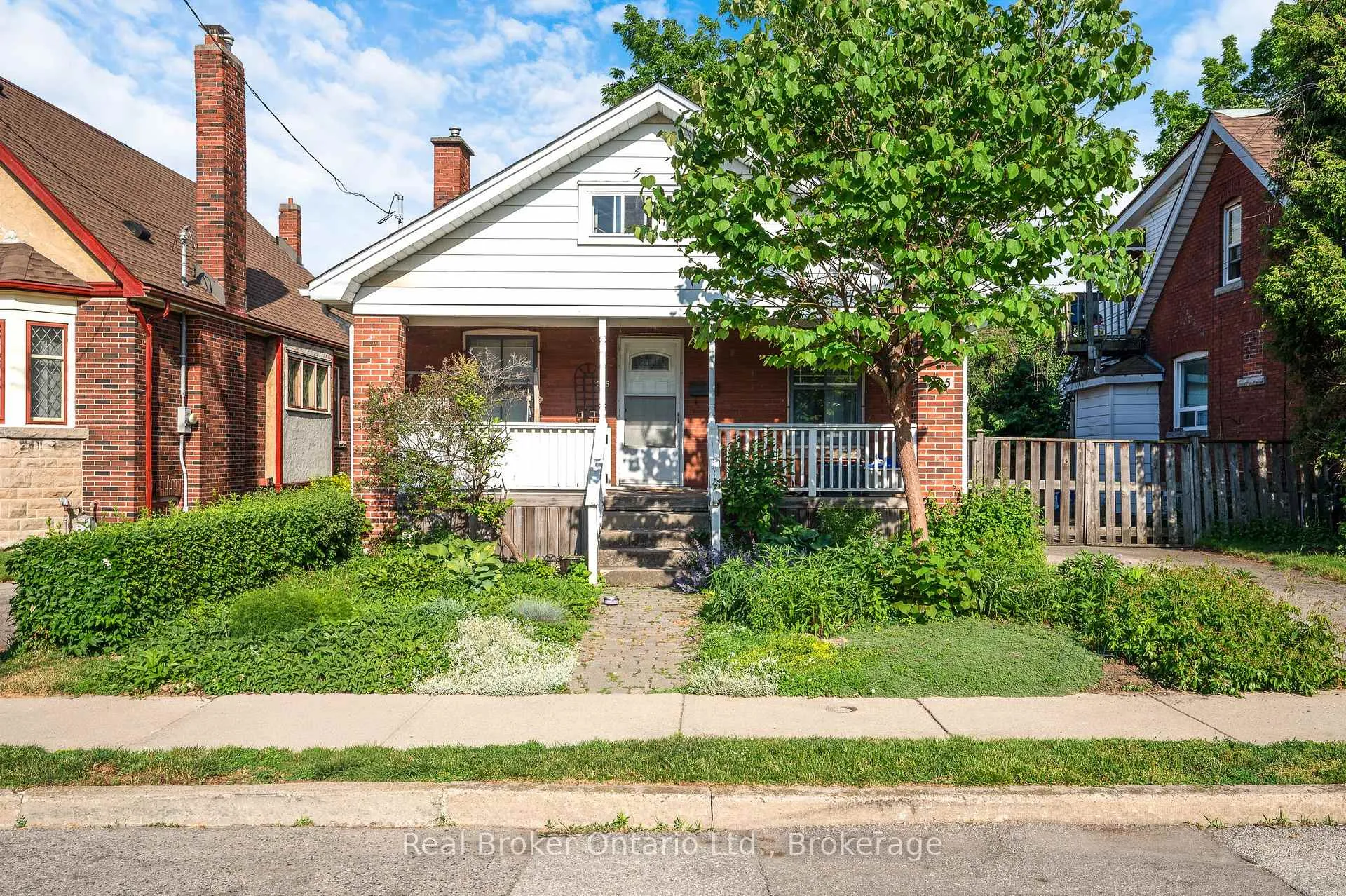 Front of 295 Keswick Court