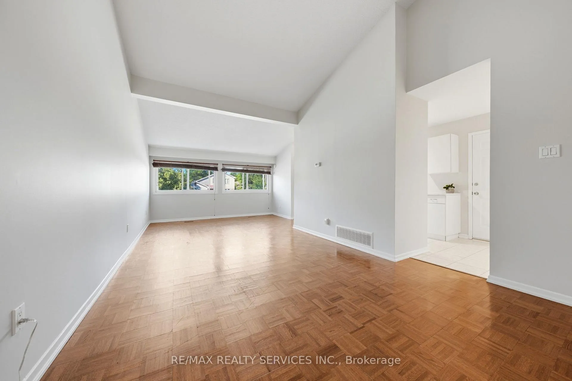 Photo 14 of 2081 South Millway, Mississauga, Erin Mills — HOMEH