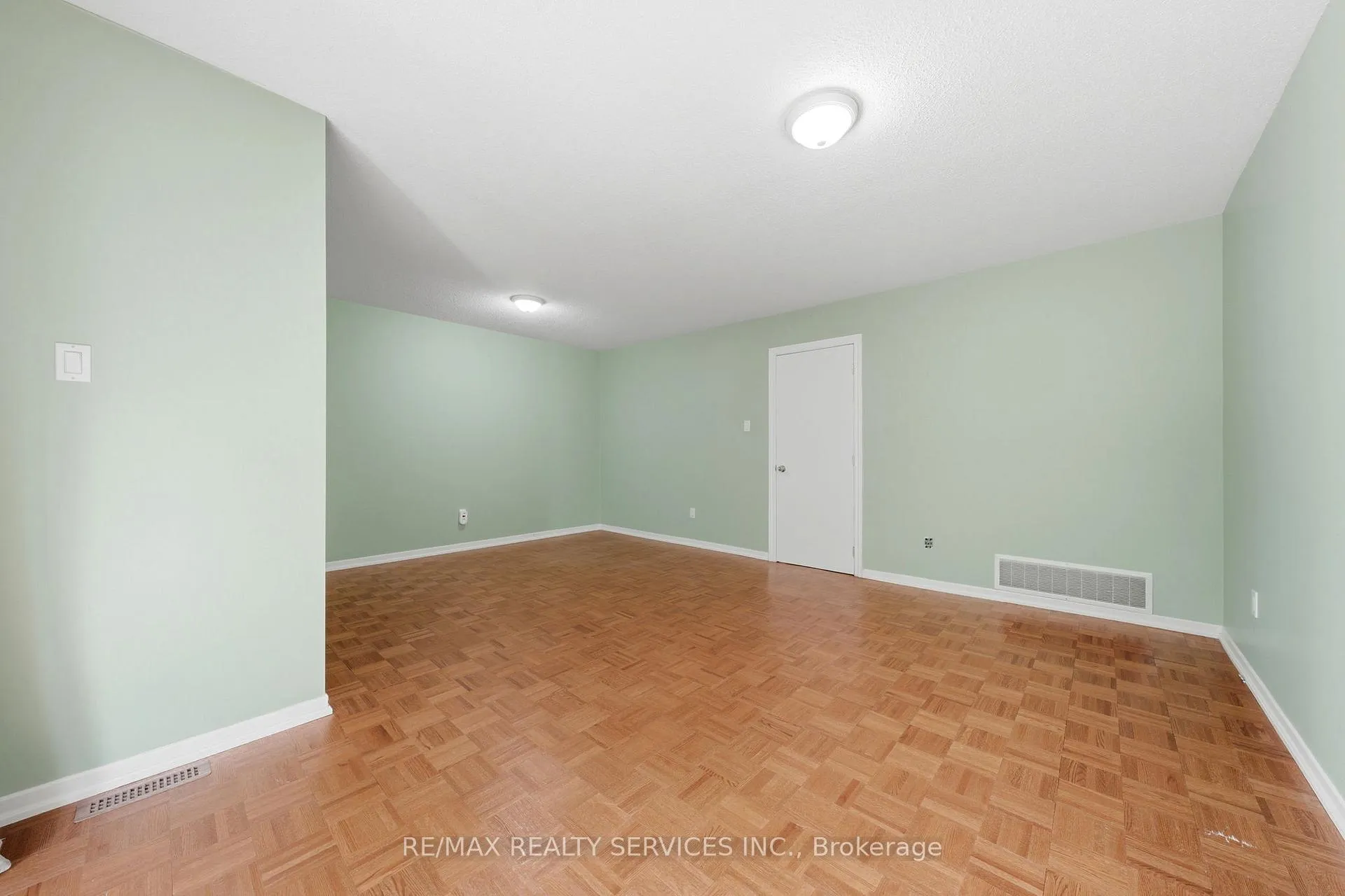 Photo 26 of 2081 South Millway, Mississauga, Erin Mills — HOMEH