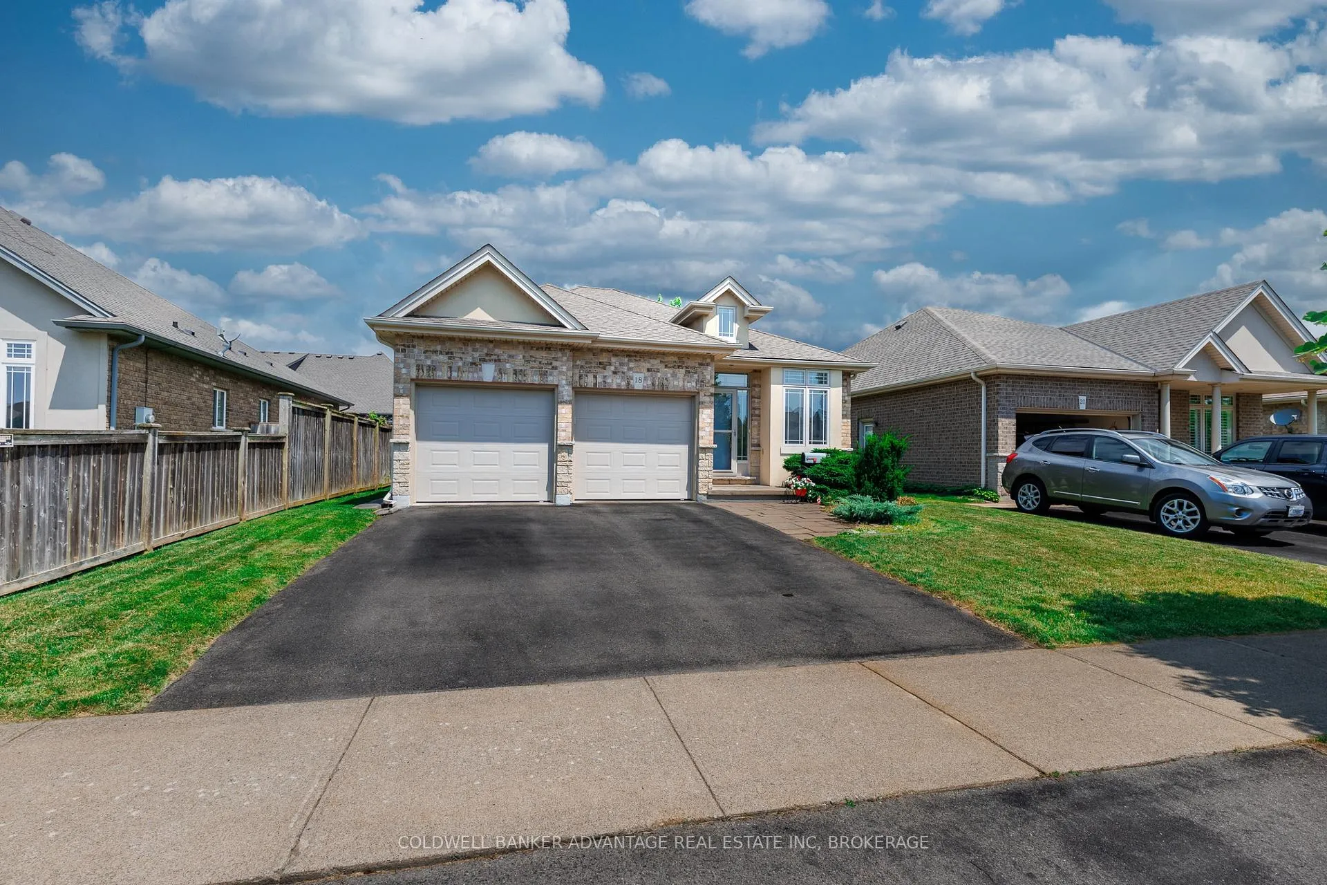 Photo 2 of 18 Willson Crossing Court, Pelham, Fonthill — HOMEH