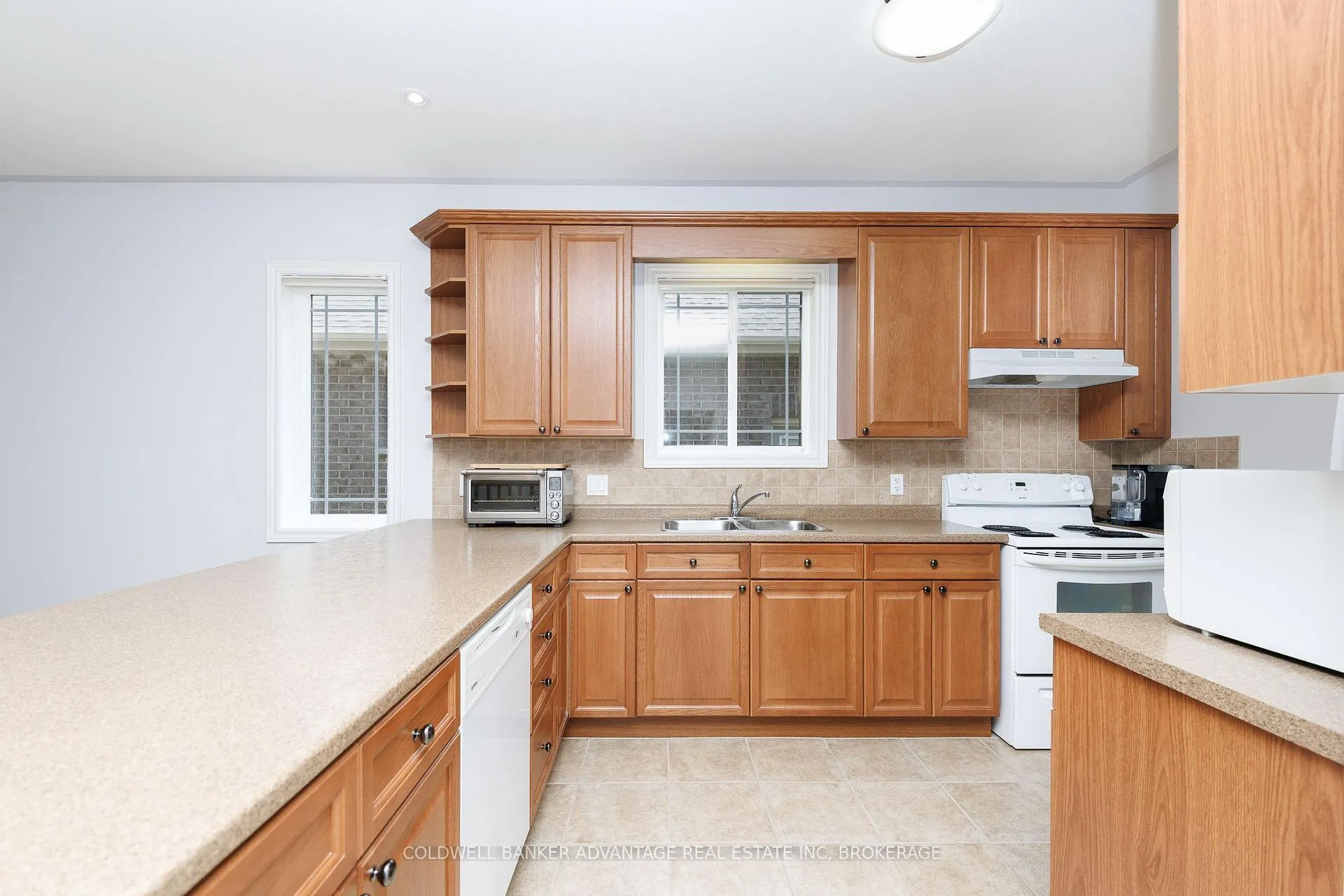 Photo 3 of 18 Willson Crossing Court, Pelham, Fonthill — HOMEH