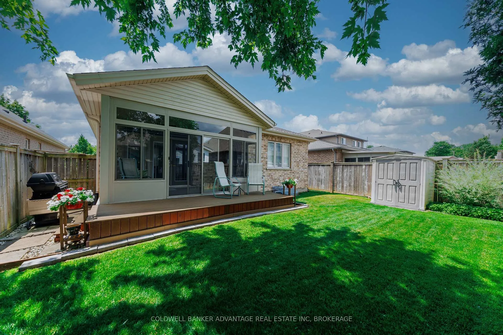 Photo 5 of 18 Willson Crossing Court, Pelham, Fonthill — HOMEH