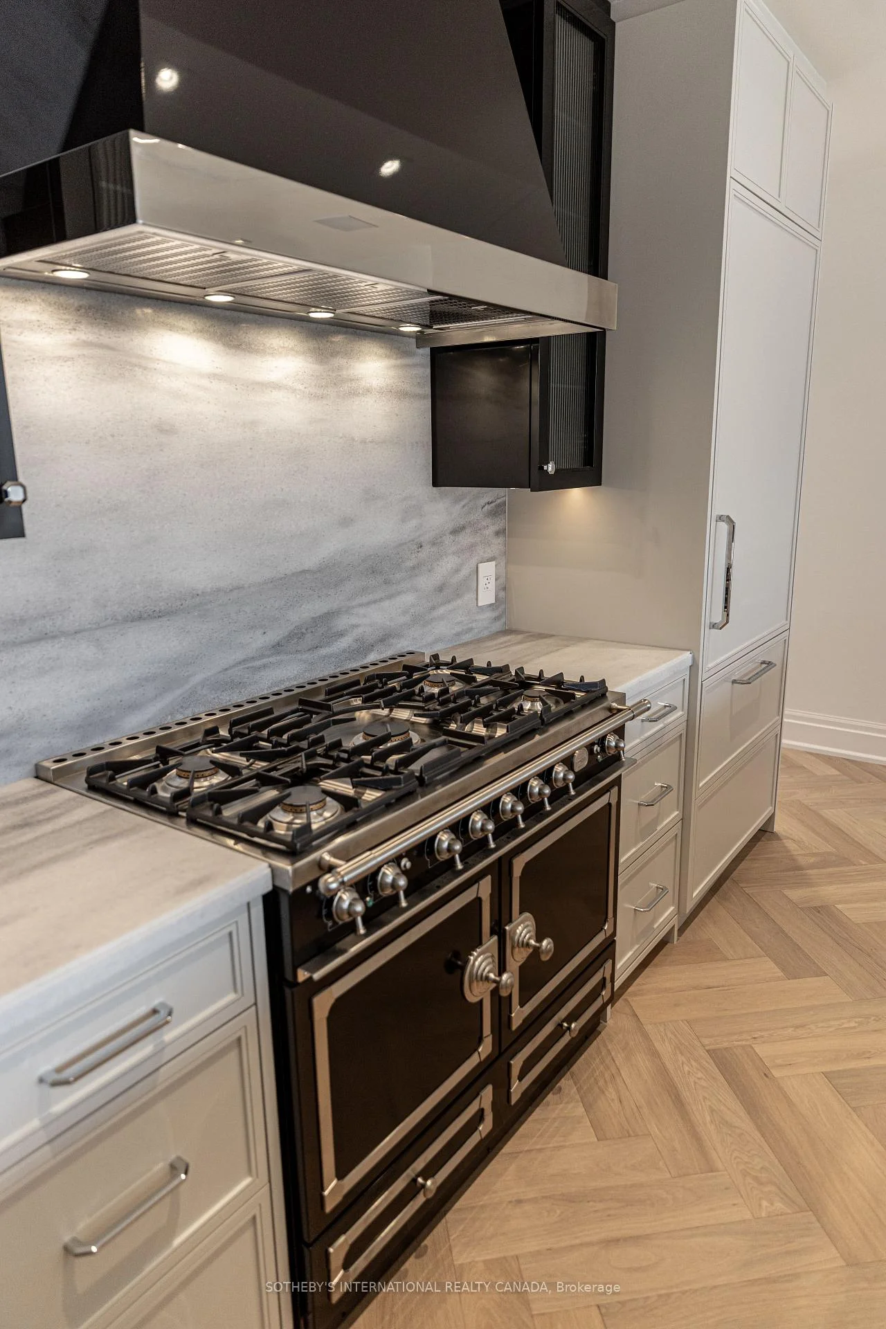 Photo 9 of Unit 1102, 89 Avenue Road, Toronto, The Annex — HOMEH