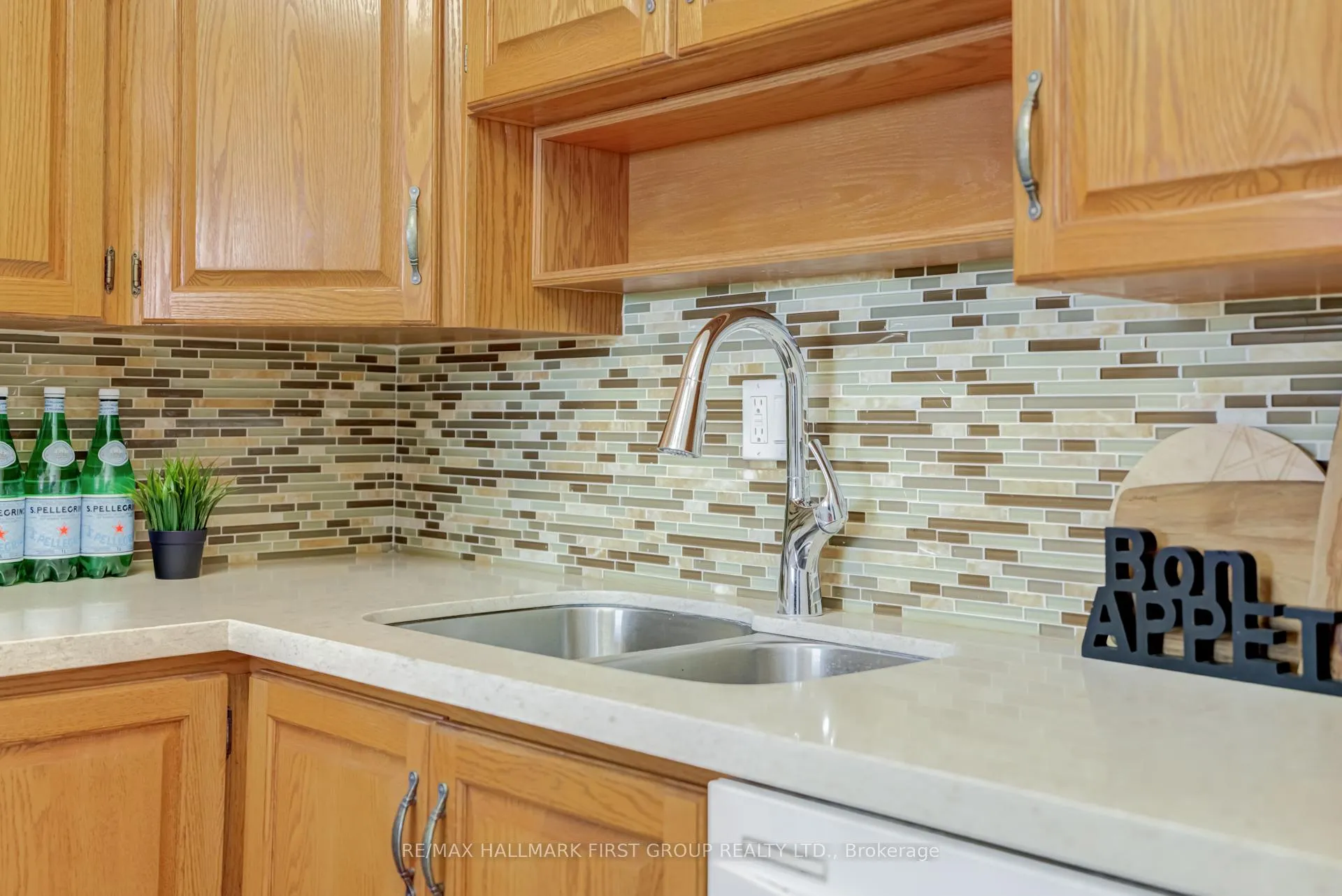 Photo 13 of Unit #1209, 2 Westney Road N, Ajax, Central West — HOMEH