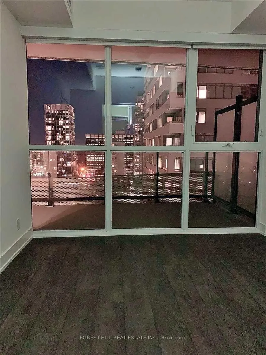 Photo 5 of Unit 1305, 11 Lillian Street, Toronto, Mount Pleasant West — HOMEH