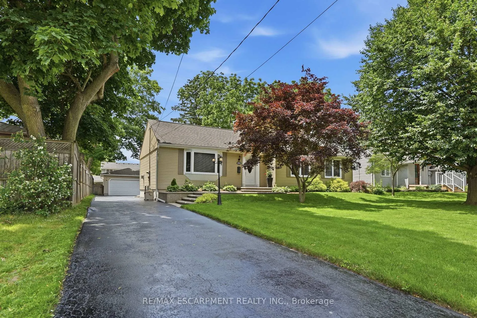 Photo 1 of 101 Victoria Street, Hamilton, Waterdown — HOMEH