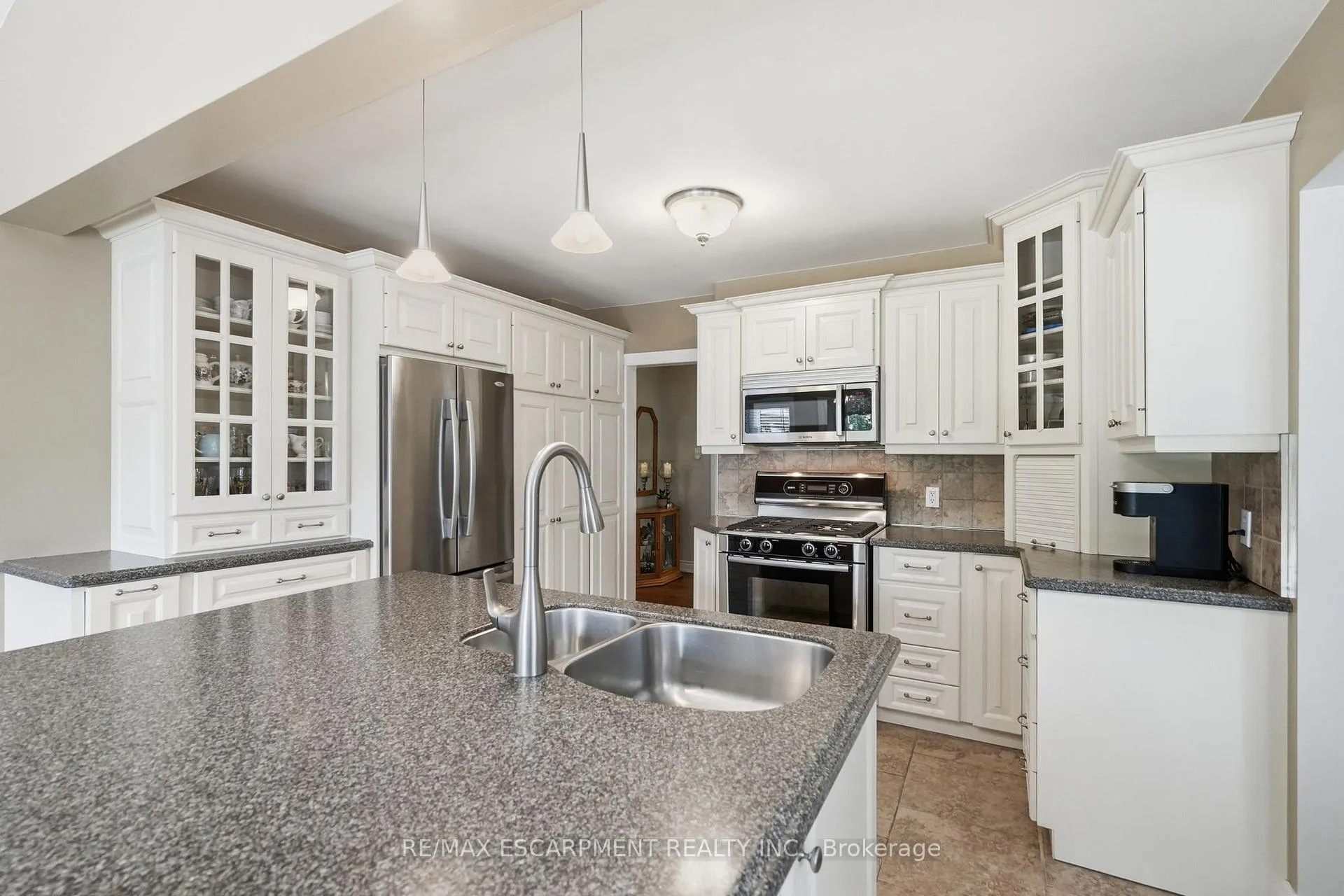 Photo 8 of 101 Victoria Street, Hamilton, Waterdown — HOMEH