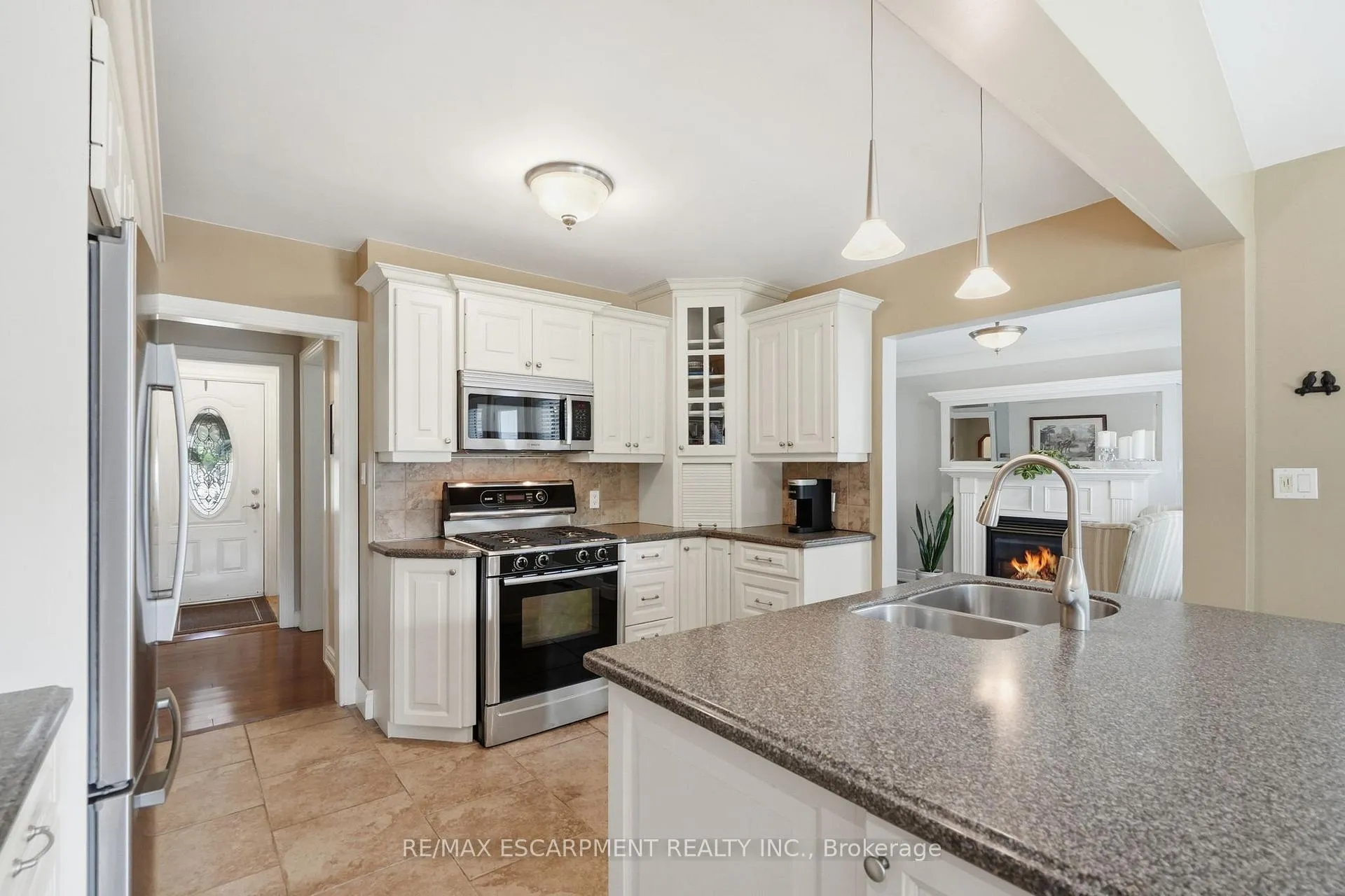 Photo 9 of 101 Victoria Street, Hamilton, Waterdown — HOMEH