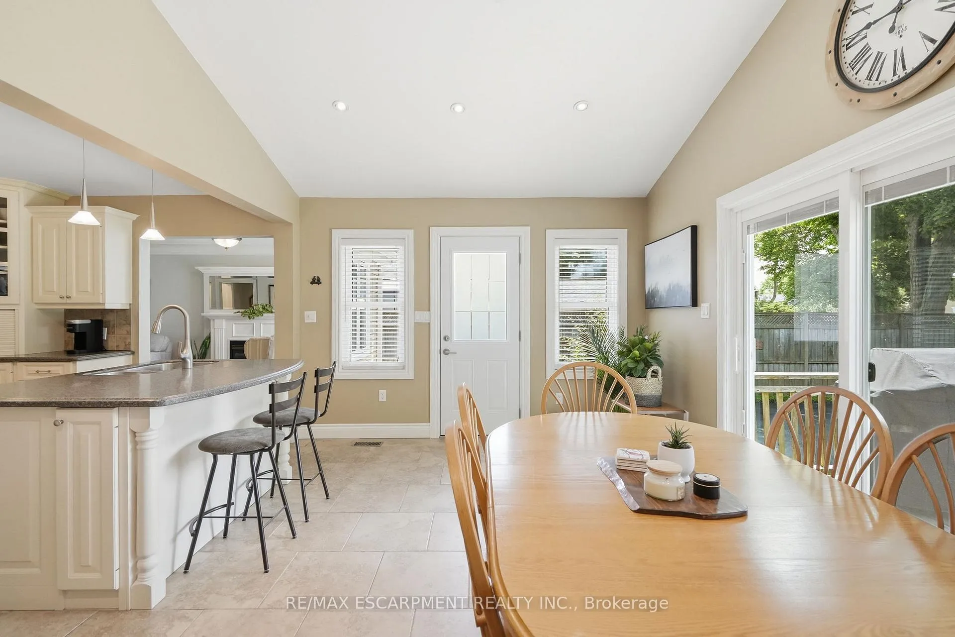 Photo 11 of 101 Victoria Street, Hamilton, Waterdown — HOMEH