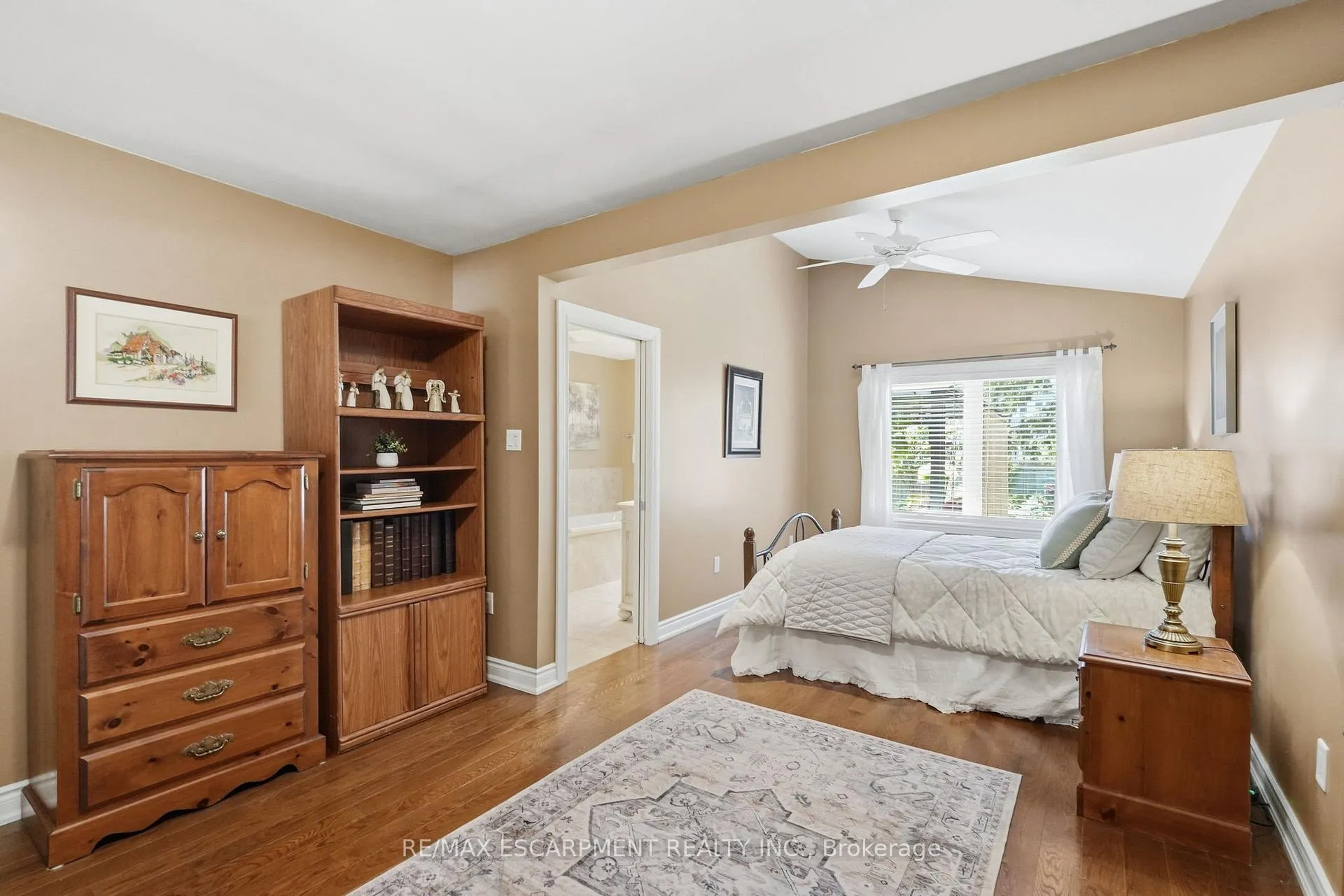 Photo 13 of 101 Victoria Street, Hamilton, Waterdown — HOMEH