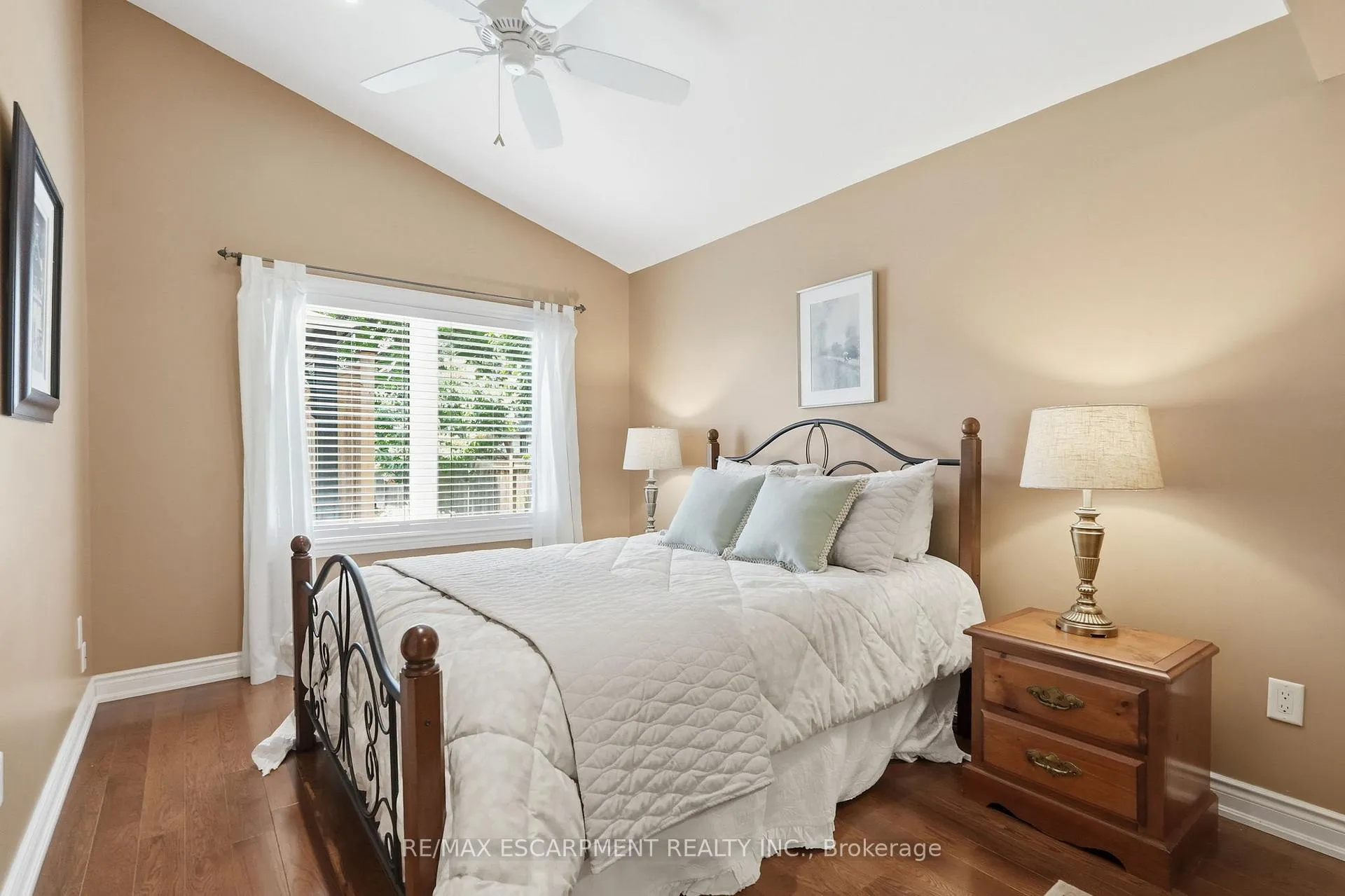 Photo 14 of 101 Victoria Street, Hamilton, Waterdown — HOMEH