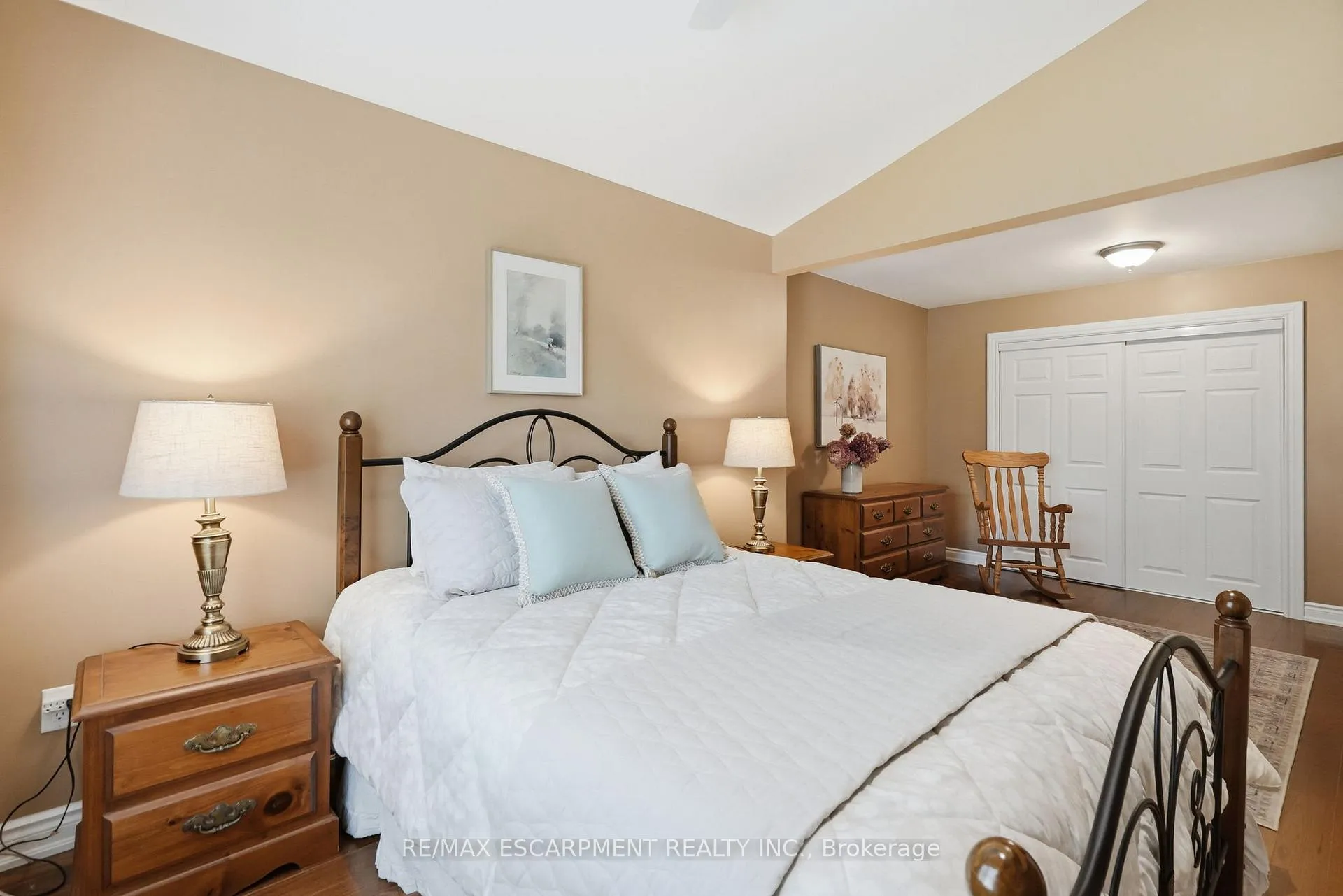 Photo 15 of 101 Victoria Street, Hamilton, Waterdown — HOMEH