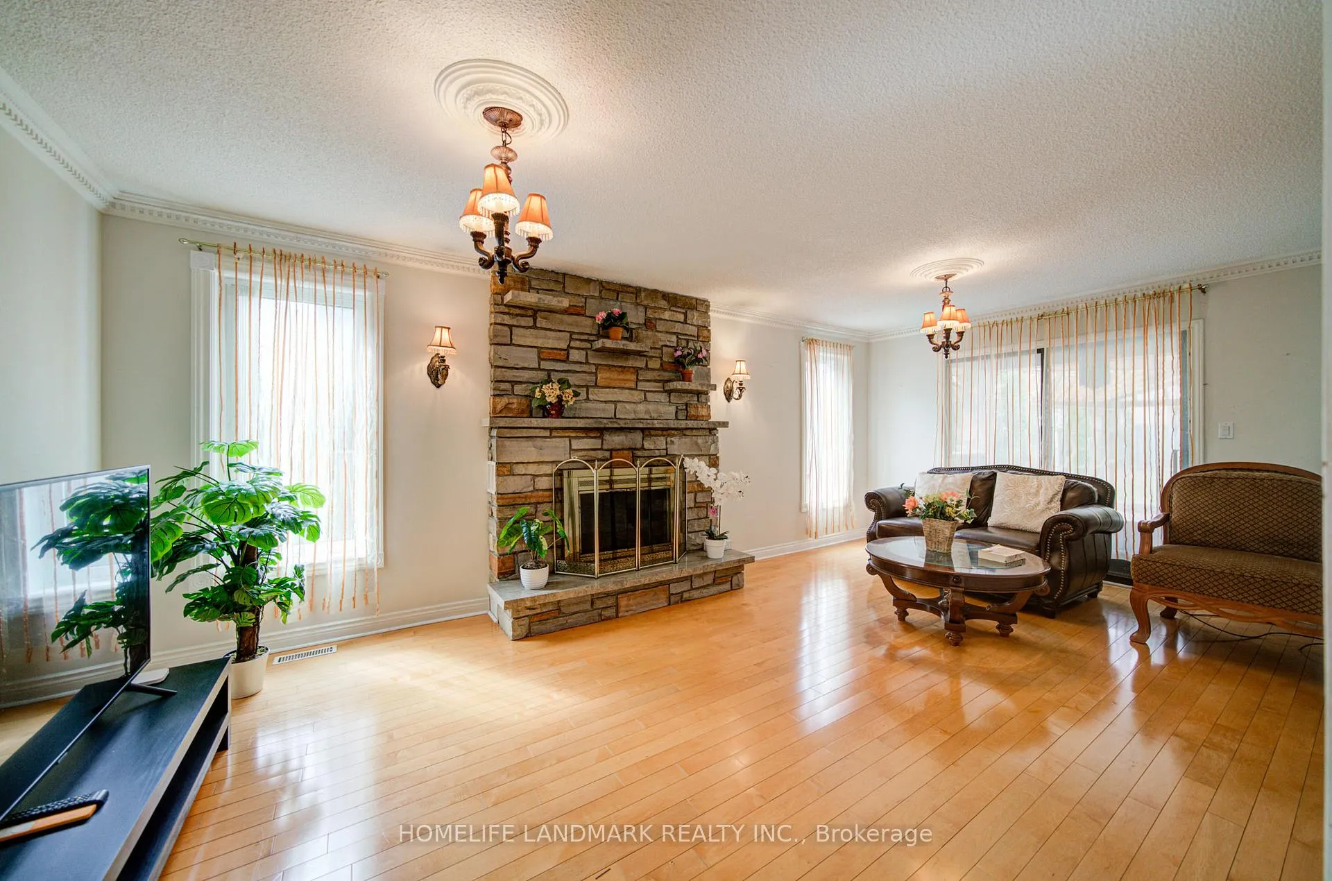 Photo 12 of 4303 Bridlepath Trail, Mississauga, Erin Mills — HOMEH