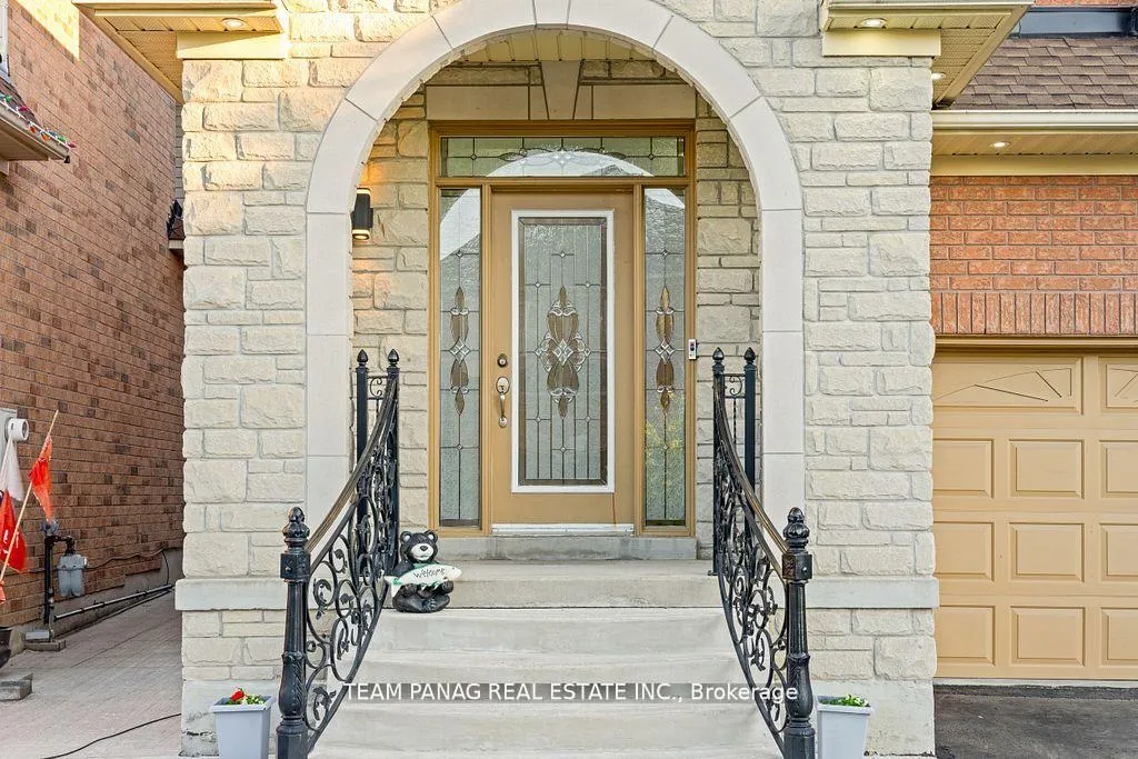 Photo 6 of 11 Powell Drive, Brampton, Sandringham-Wellington — HOMEH