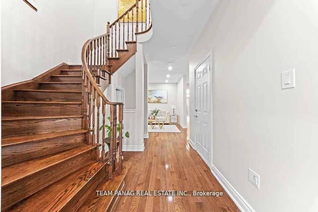 Photo 9 of 11 Powell Drive, Brampton, Sandringham-Wellington — HOMEH