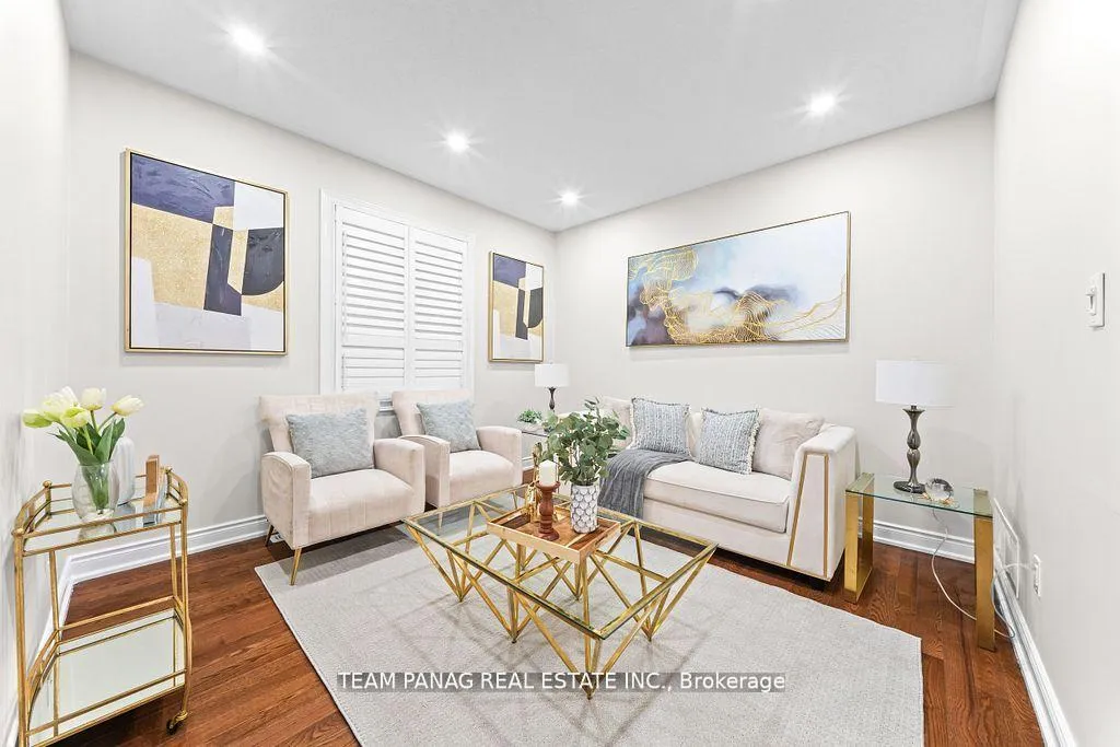 Photo 10 of 11 Powell Drive, Brampton, Sandringham-Wellington — HOMEH