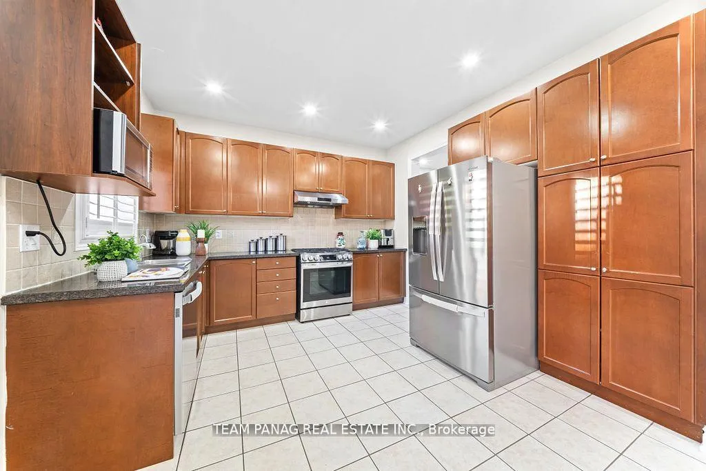 Photo 15 of 11 Powell Drive, Brampton, Sandringham-Wellington — HOMEH