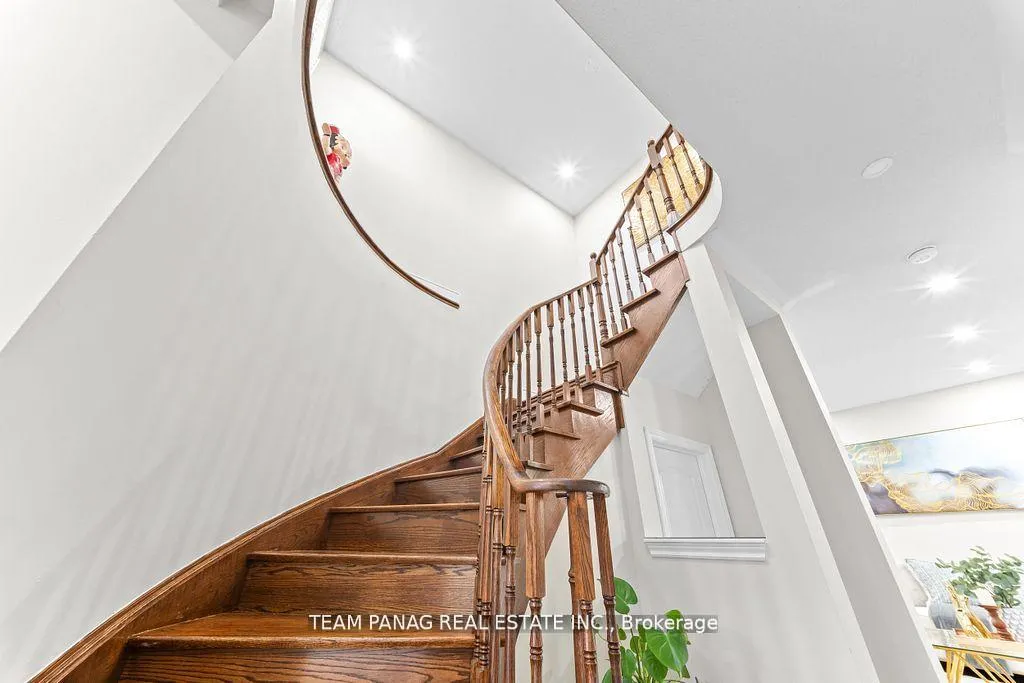 Photo 19 of 11 Powell Drive, Brampton, Sandringham-Wellington — HOMEH