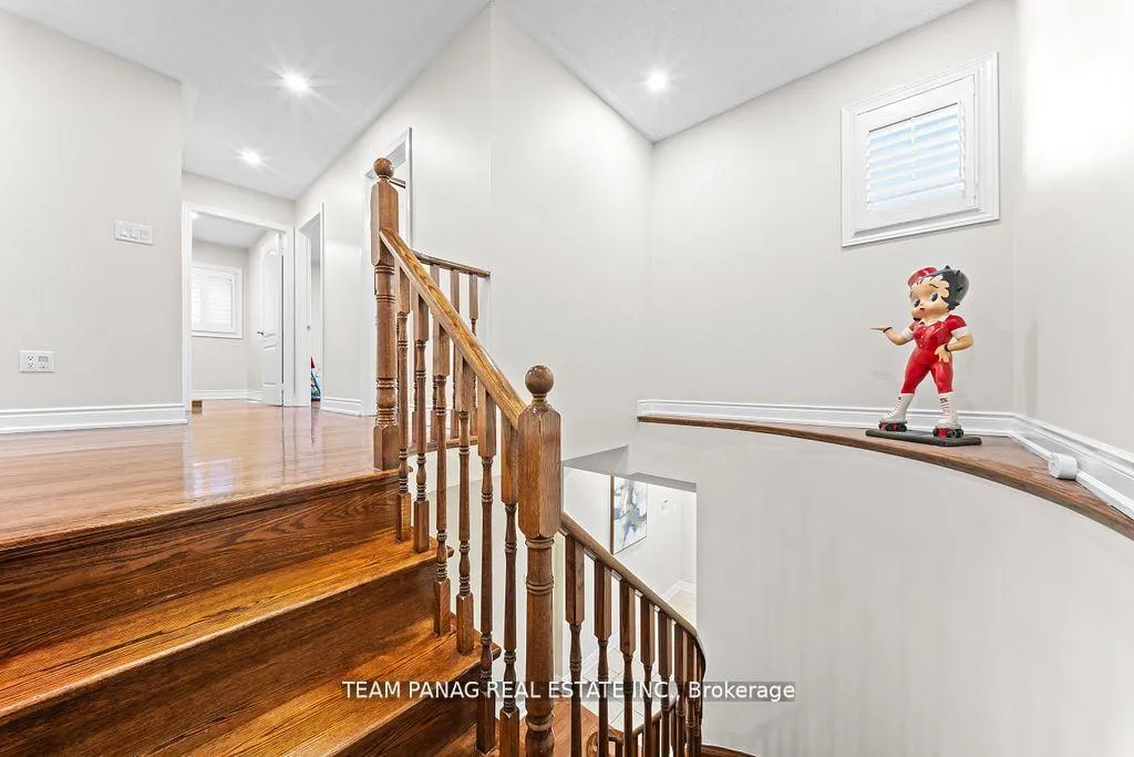 Photo 20 of 11 Powell Drive, Brampton, Sandringham-Wellington — HOMEH