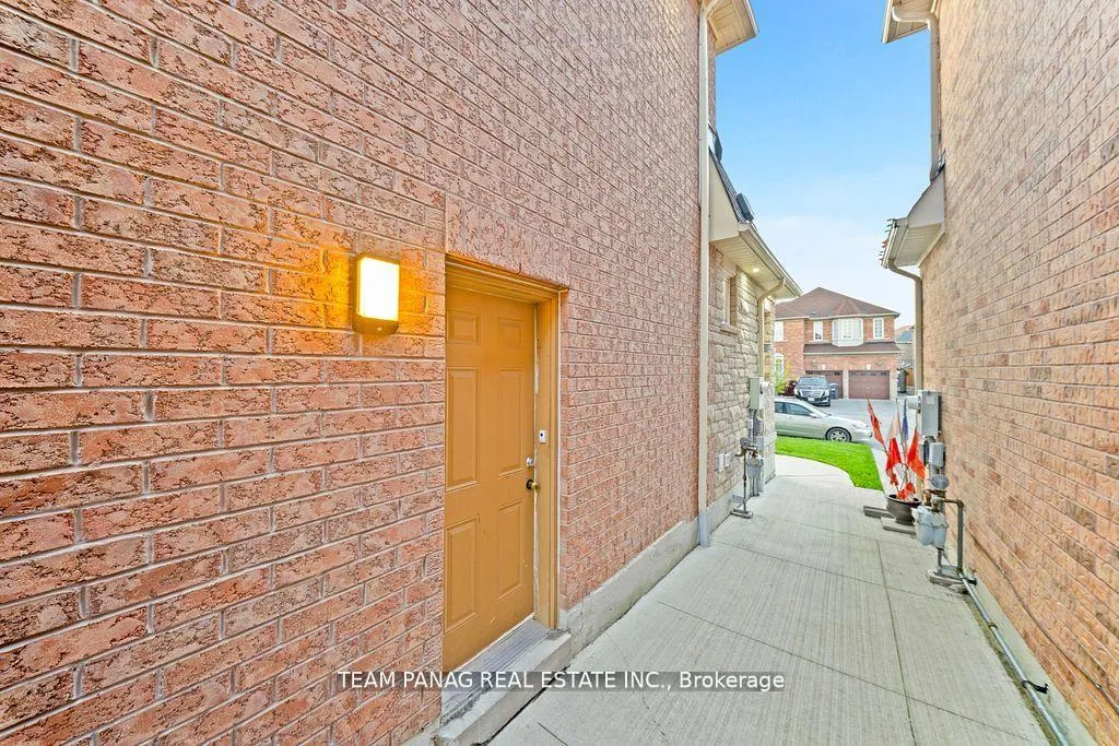 Photo 34 of 11 Powell Drive, Brampton, Sandringham-Wellington — HOMEH