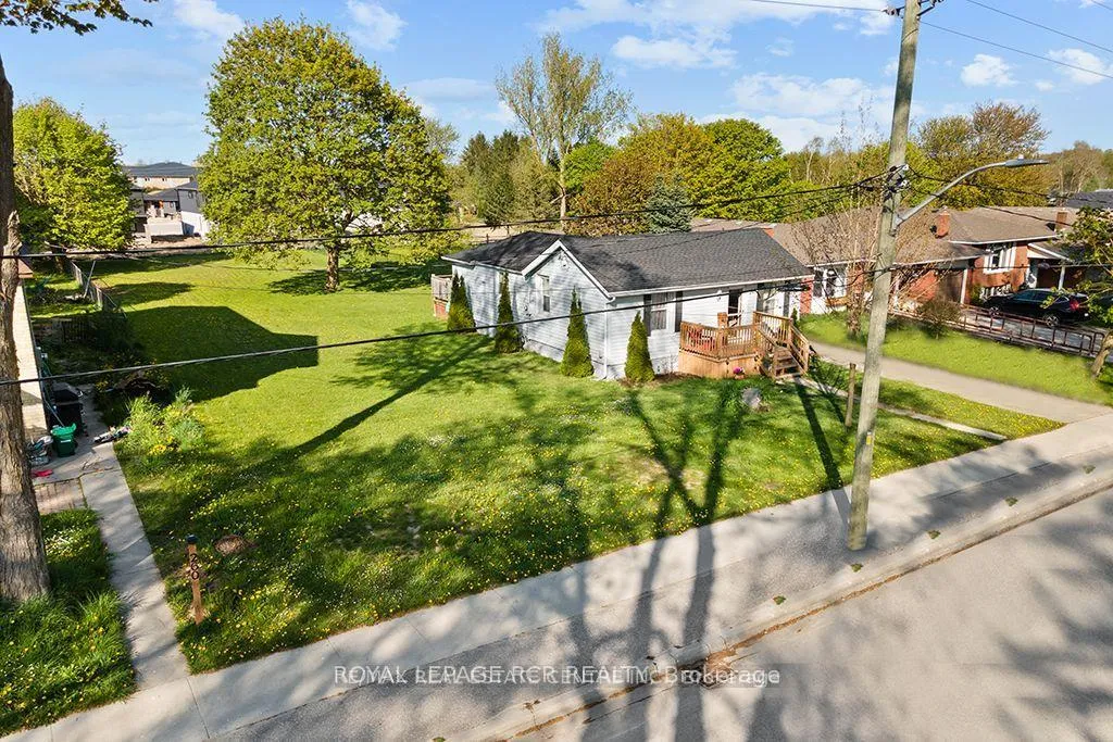 Photo of 240 Egremont Street N
