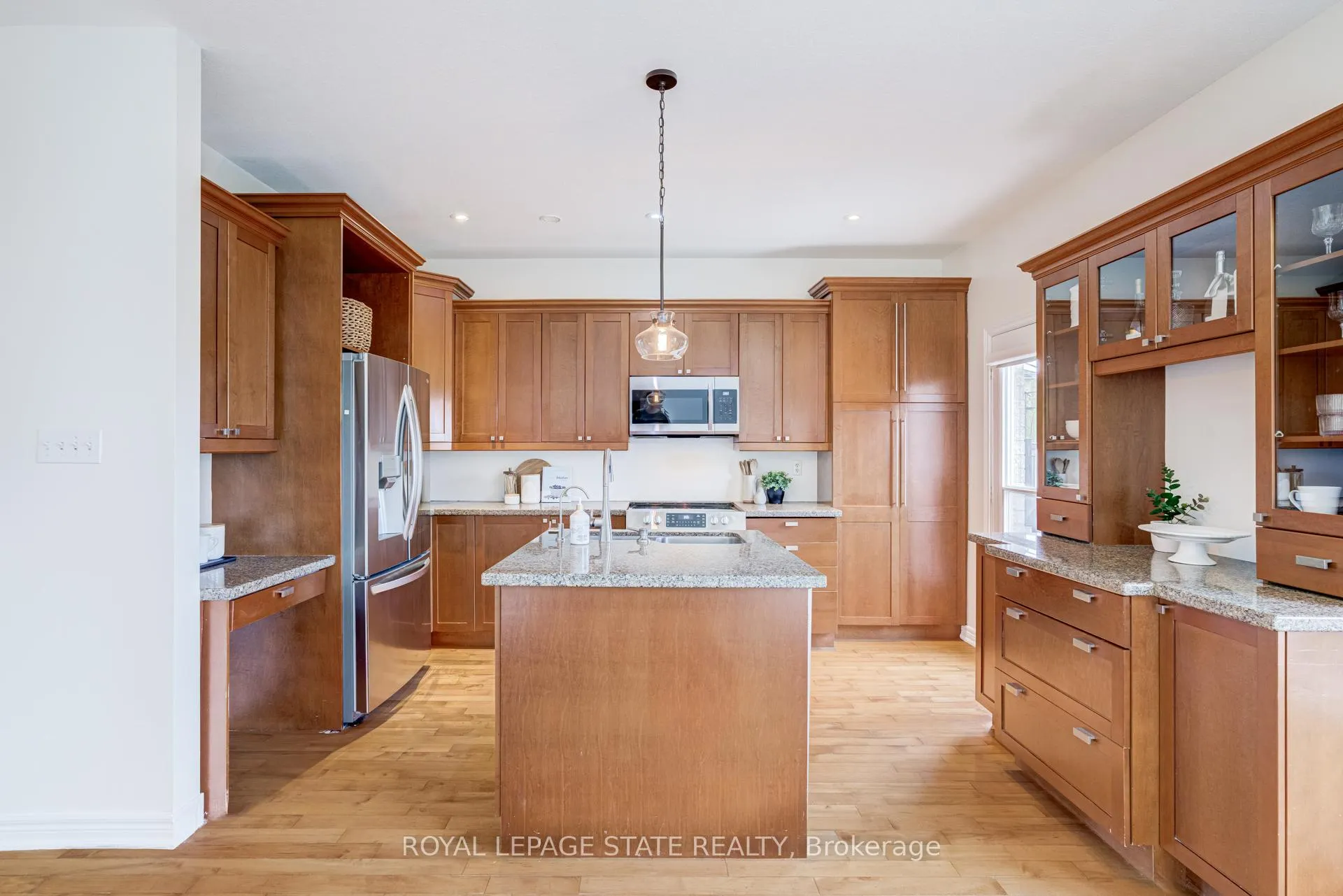 Photo 13 of 67 Newcombe Road, Hamilton, Dundas — HOMEH