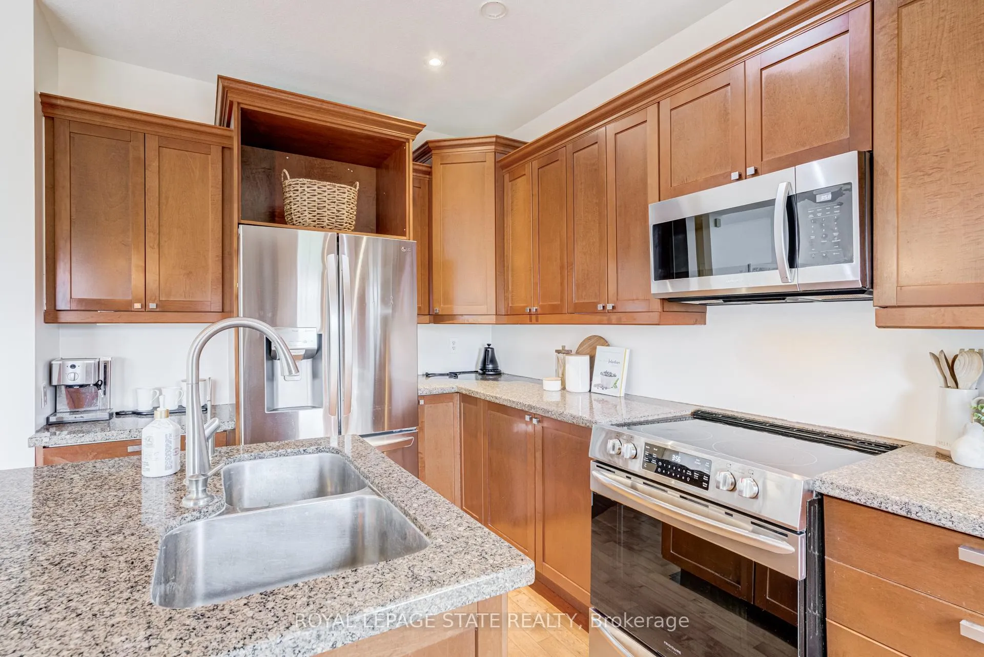 Photo 16 of 67 Newcombe Road, Hamilton, Dundas — HOMEH