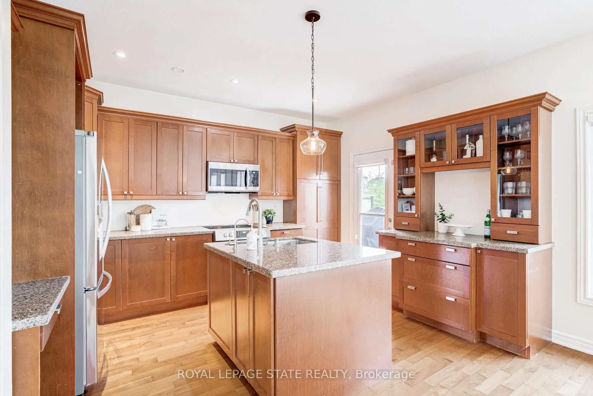 Photo 17 of 67 Newcombe Road, Hamilton, Dundas — HOMEH