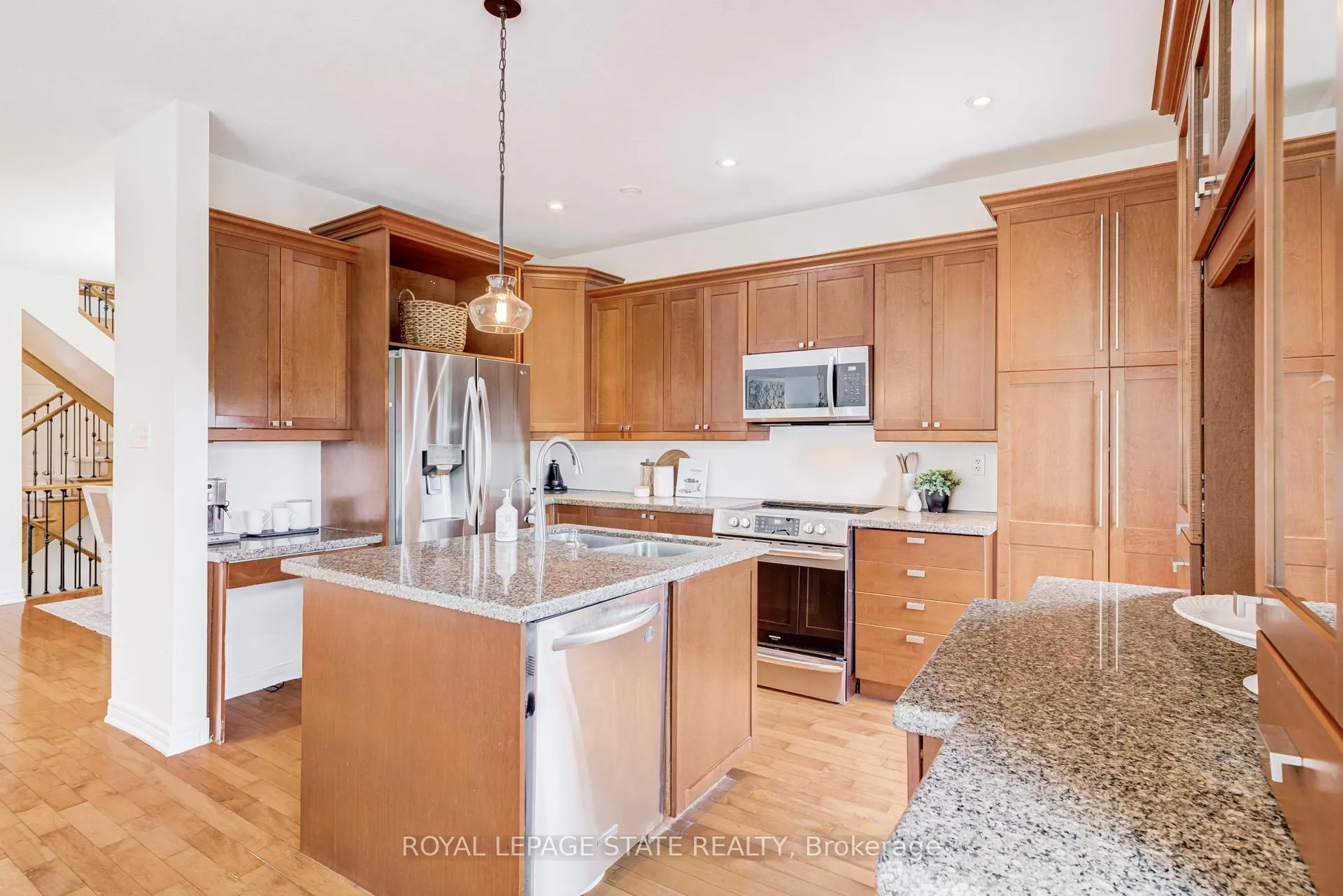 Photo 18 of 67 Newcombe Road, Hamilton, Dundas — HOMEH