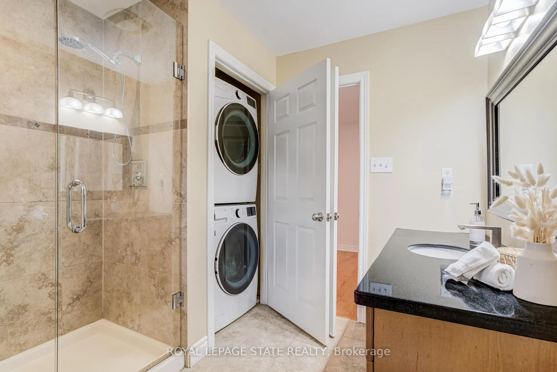 Photo 36 of 67 Newcombe Road, Hamilton, Dundas — HOMEH