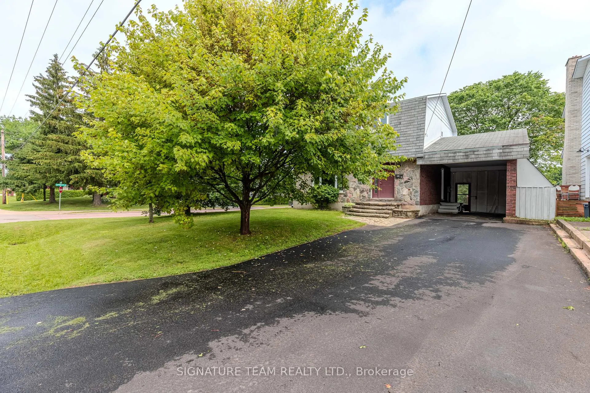 Photo 3 of 401 Broadview Drive, Pembroke, Pembroke — HOMEH