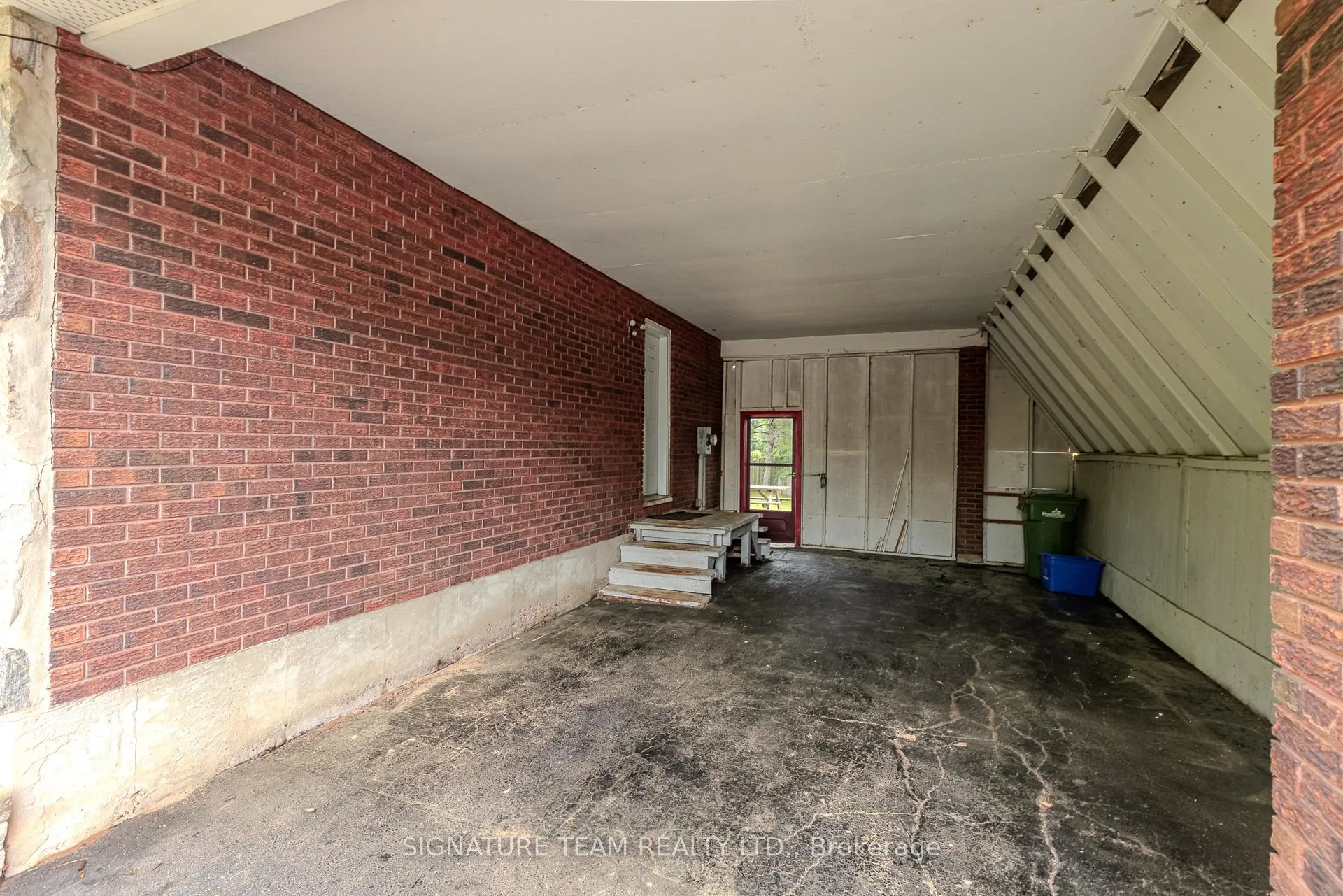 Photo 4 of 401 Broadview Drive, Pembroke, Pembroke — HOMEH