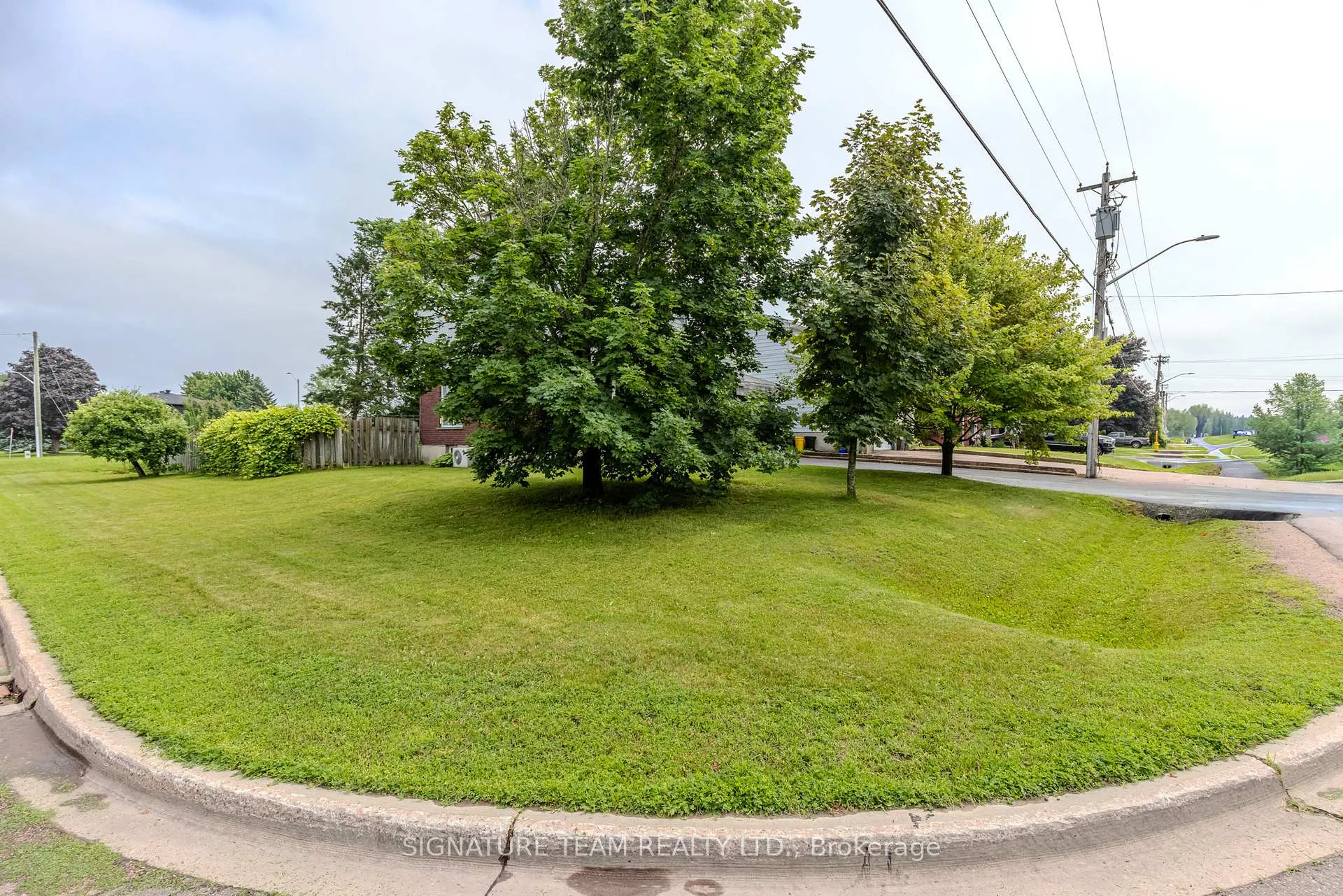 Photo 5 of 401 Broadview Drive, Pembroke, Pembroke — HOMEH