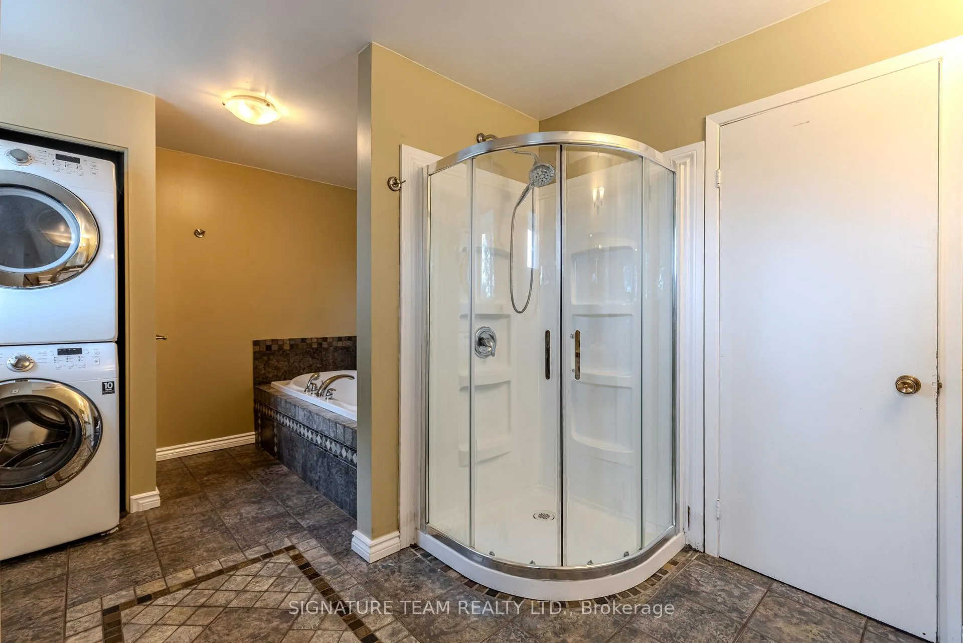 Photo 21 of 401 Broadview Drive, Pembroke, Pembroke — HOMEH