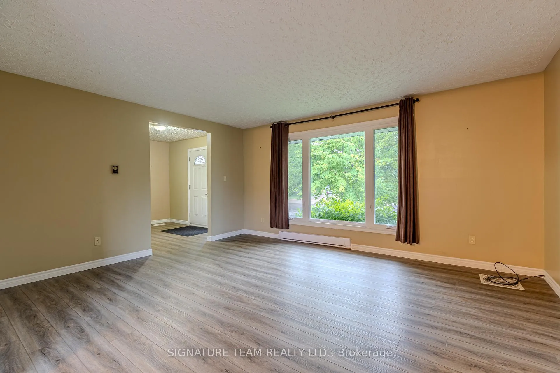Photo 26 of 401 Broadview Drive, Pembroke, Pembroke — HOMEH