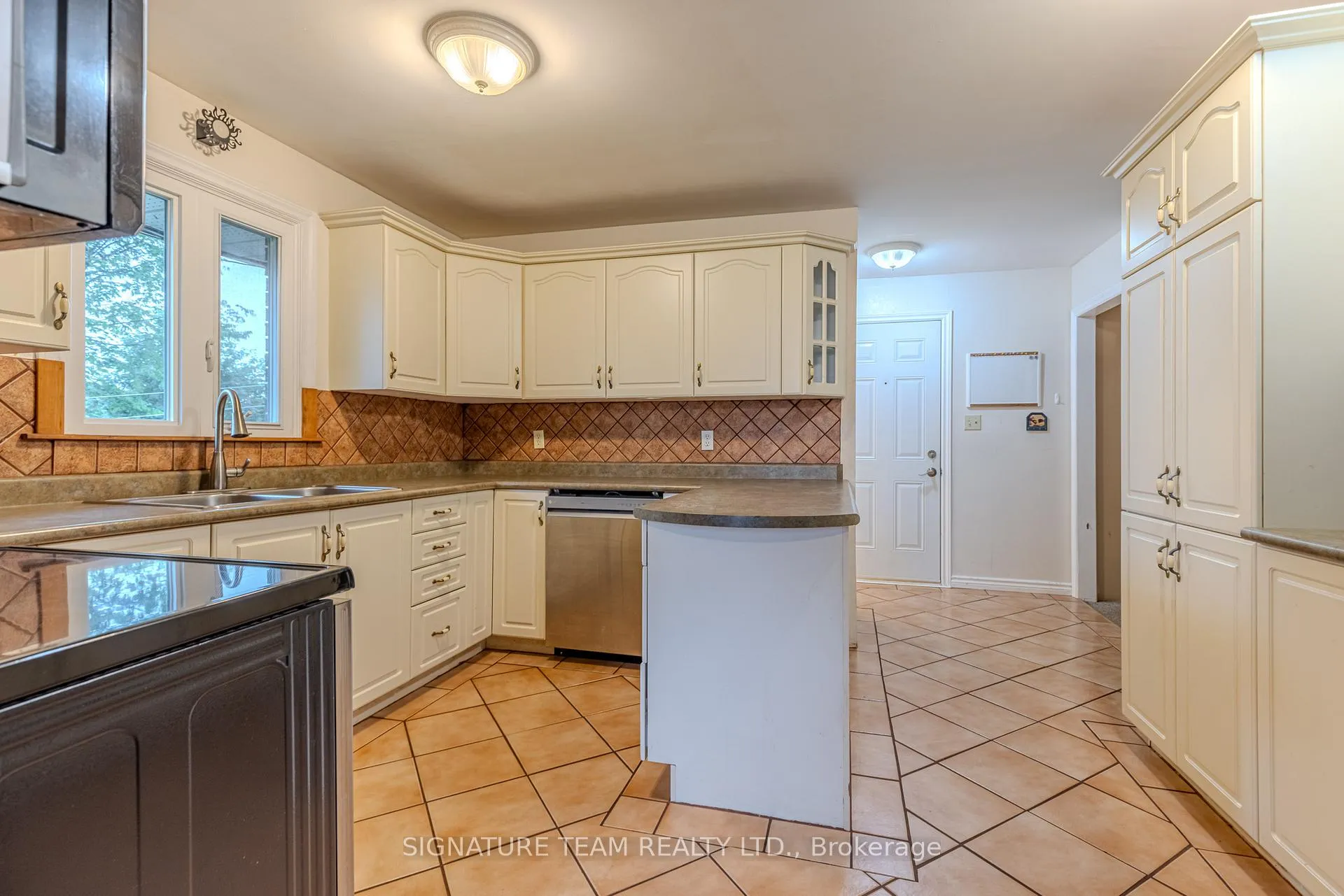Photo 31 of 401 Broadview Drive, Pembroke, Pembroke — HOMEH