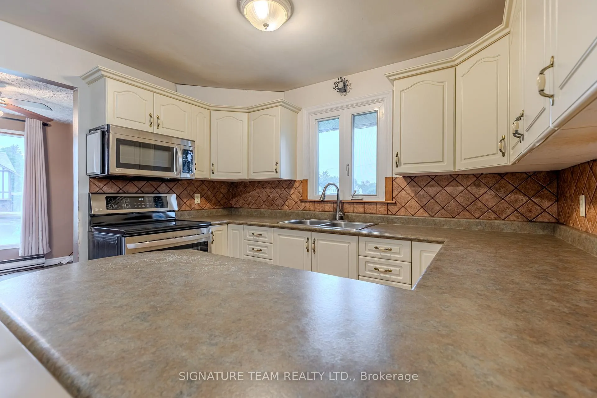 Photo 33 of 401 Broadview Drive, Pembroke, Pembroke — HOMEH