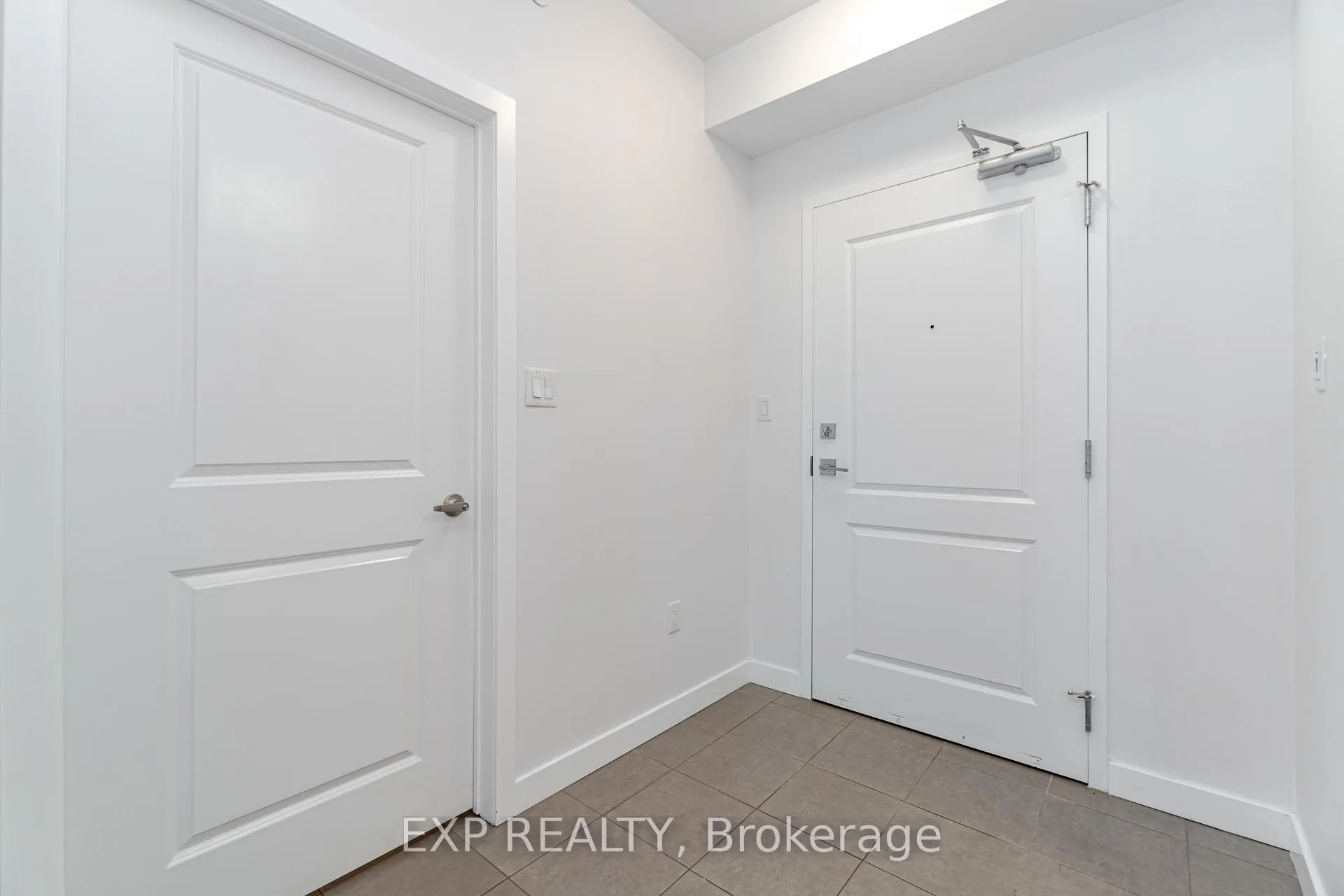 Photo 2 of Unit 121, 125 Shoreview Place, Hamilton, Stoney Creek — HOMEH