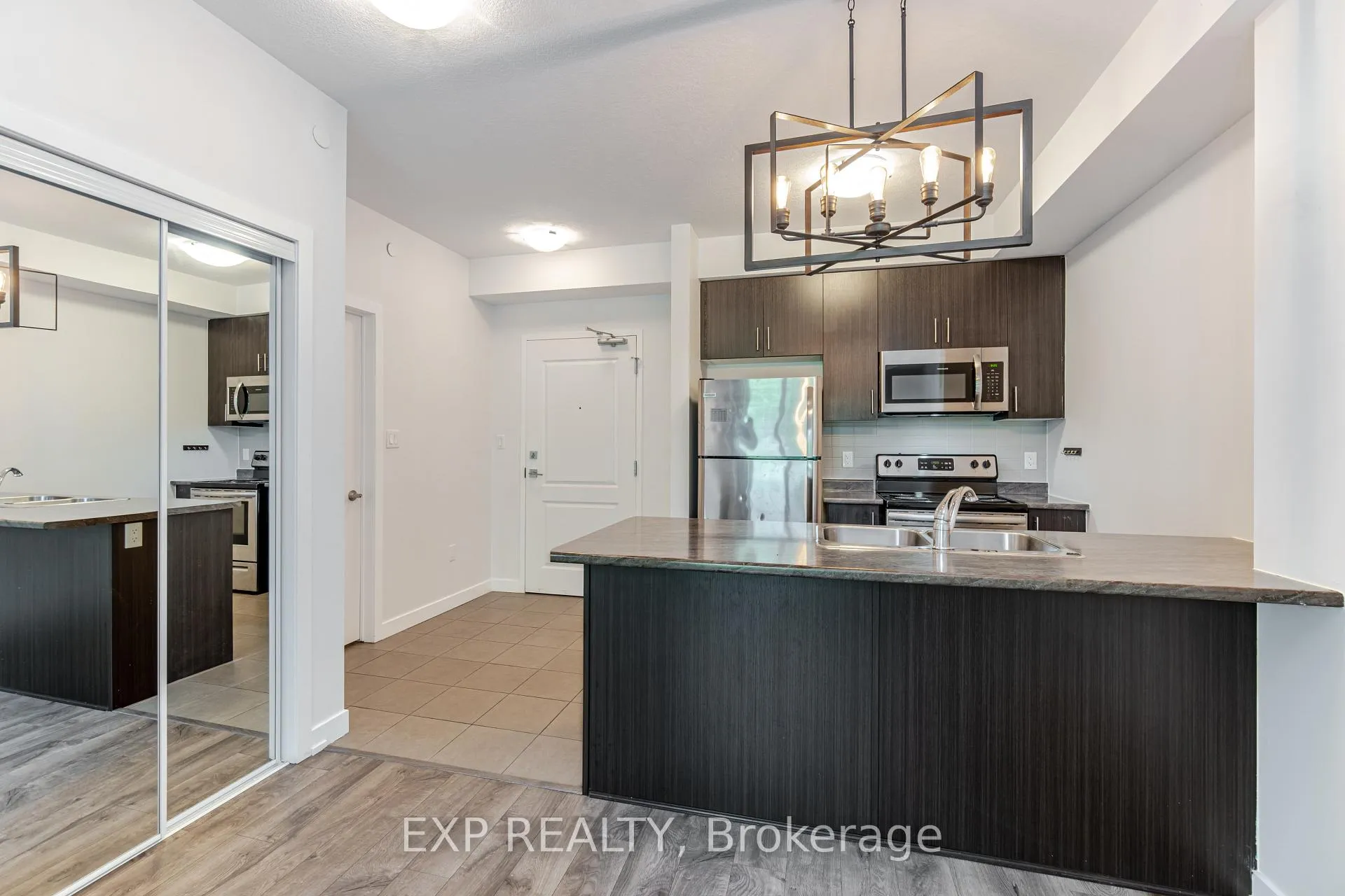 Photo 3 of Unit 121, 125 Shoreview Place, Hamilton, Stoney Creek — HOMEH