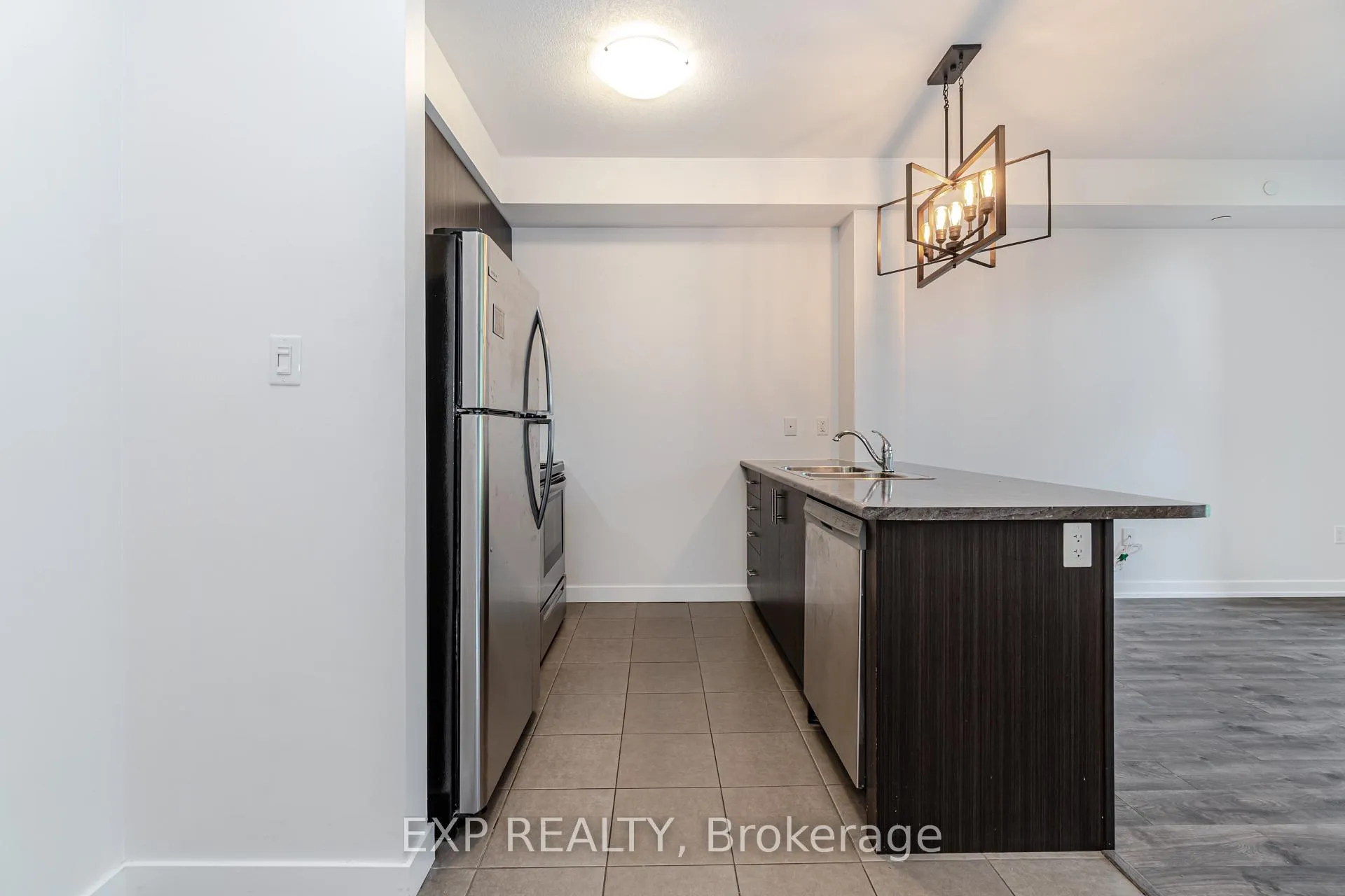 Photo 4 of Unit 121, 125 Shoreview Place, Hamilton, Stoney Creek — HOMEH